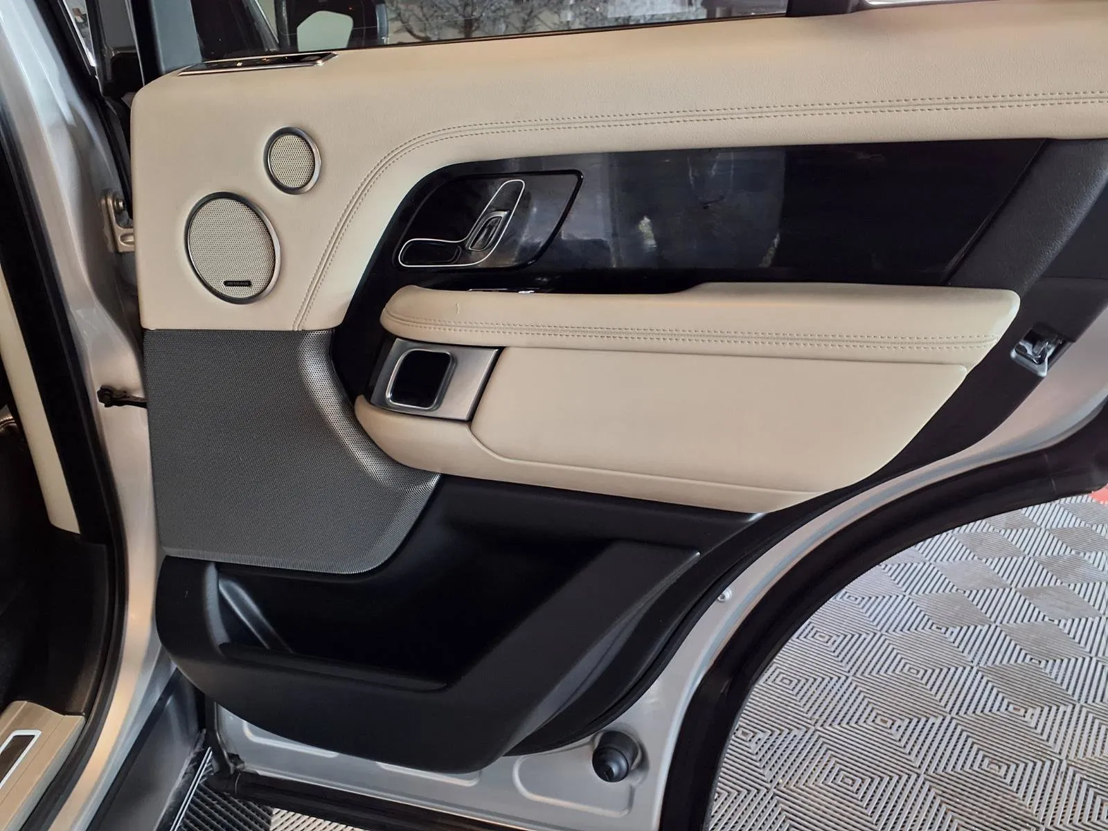 Land Rover Range Rover photo 11