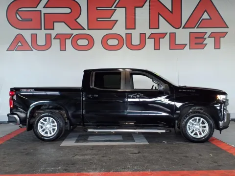 Black 2020 Chevrolet Silverado 1500 LT for sale in Gretna, NE