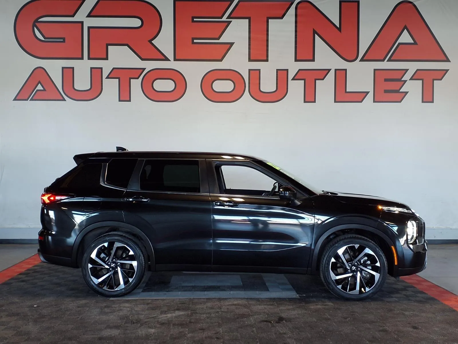 Black 2022 Mitsubishi Outlander ES for sale in Gretna, NE