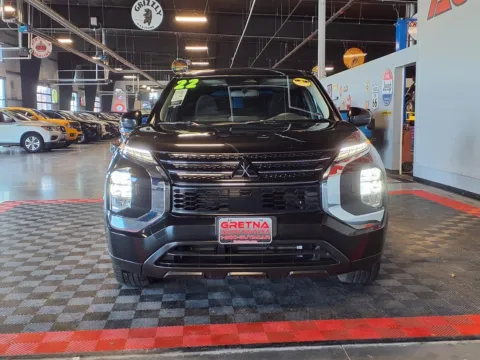 Photos of 2022 Mitsubishi Outlander ES for sale in Gretna, NE at Gretna Auto Outlet