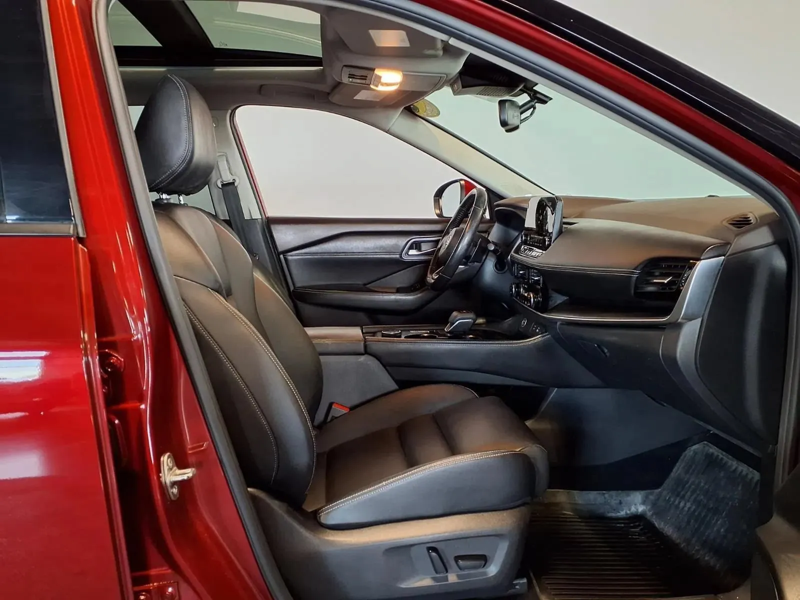 Nissan Rogue photo 12