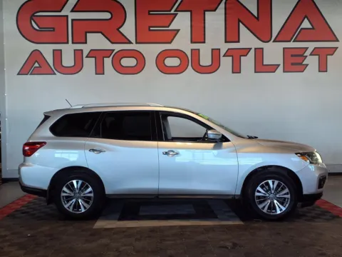 Silver 2017 Nissan Pathfinder S for sale in Gretna, NE