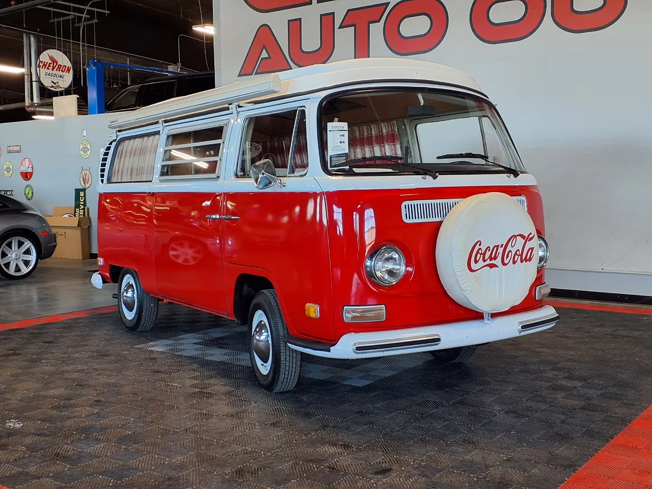 Volkswagen Bus photo 2