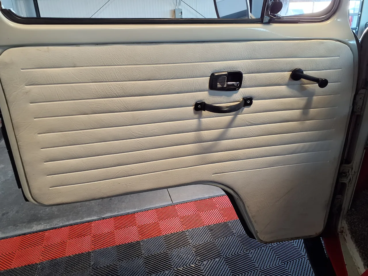Volkswagen Bus photo 13