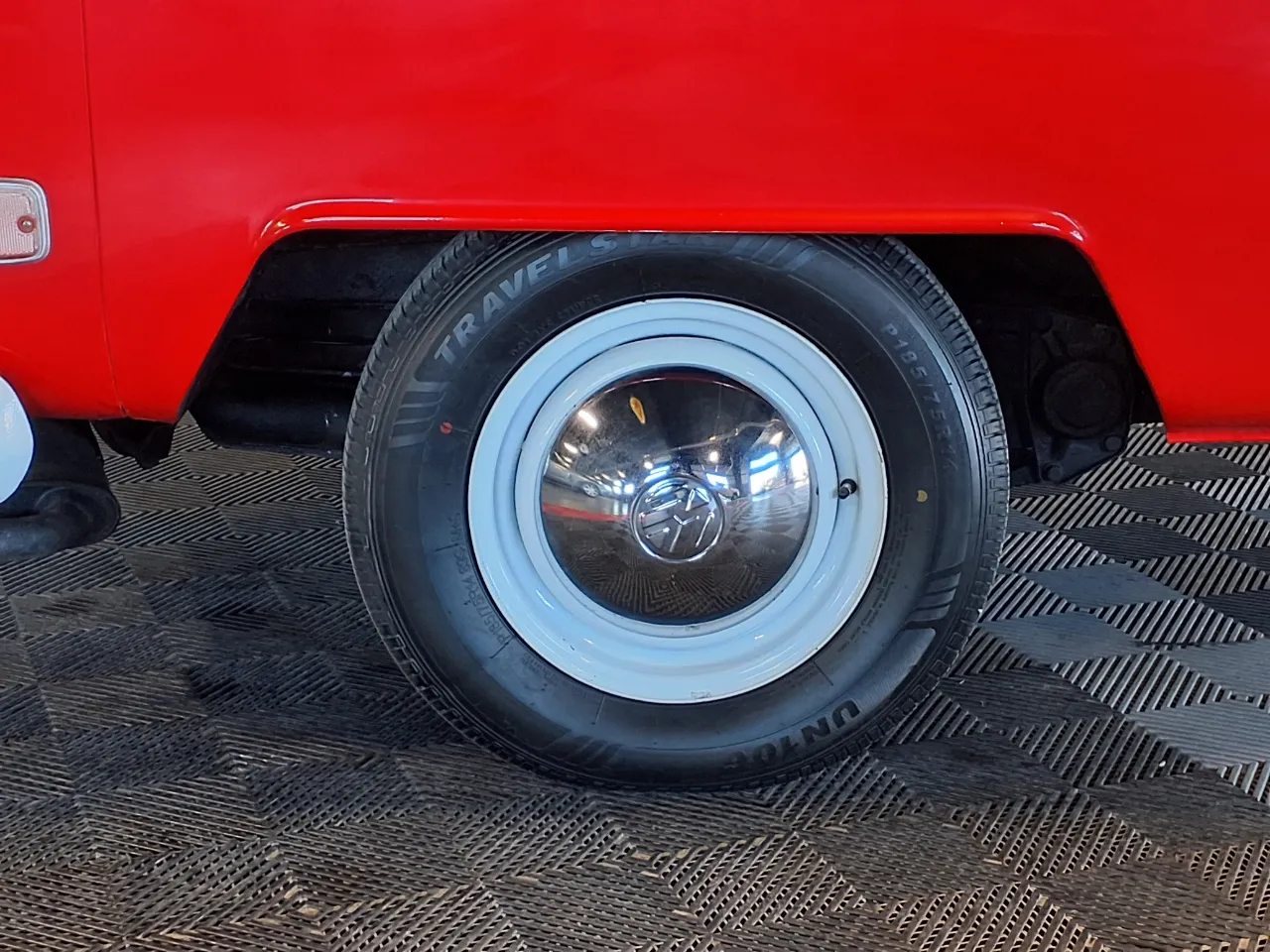 Volkswagen Bus photo 9