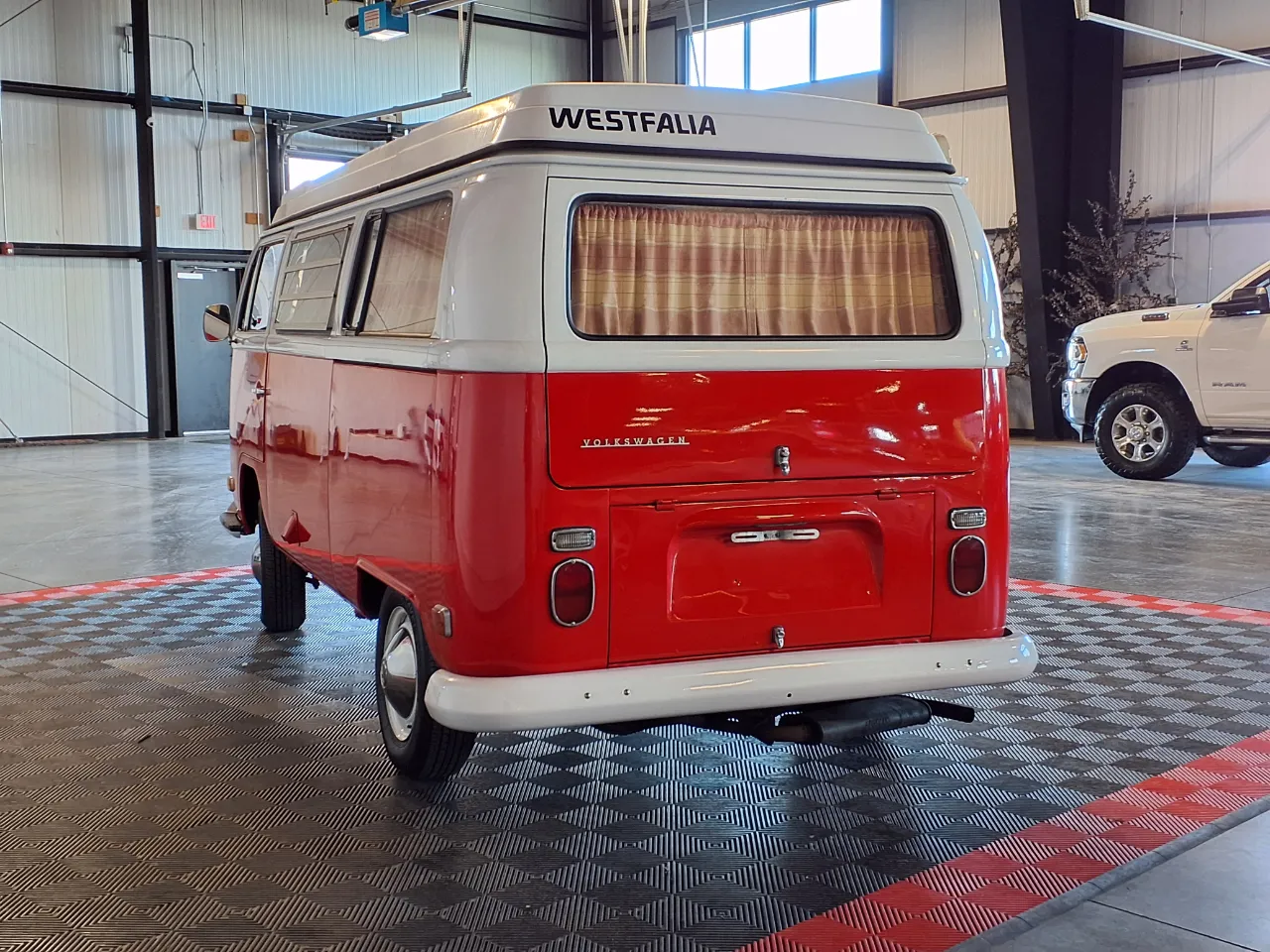 Volkswagen Bus photo 5