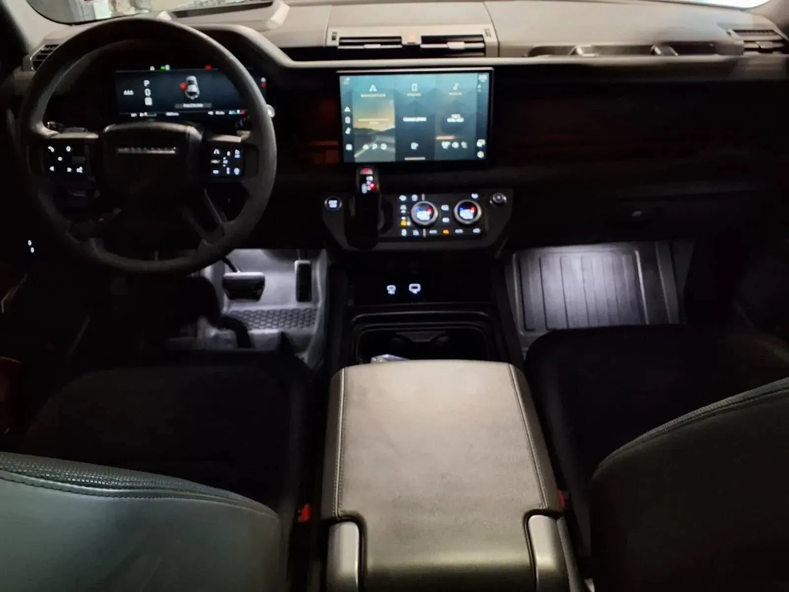 Land Rover Defender photo 16