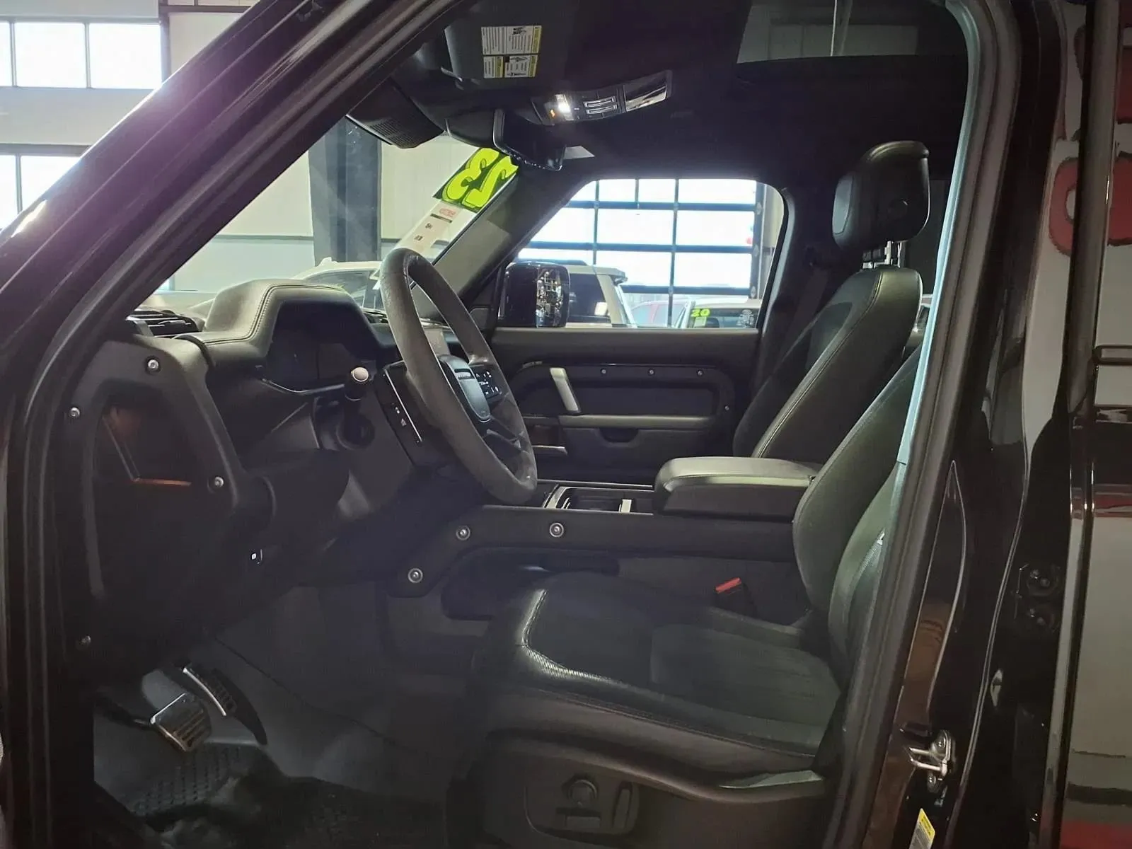 Land Rover Defender photo 18