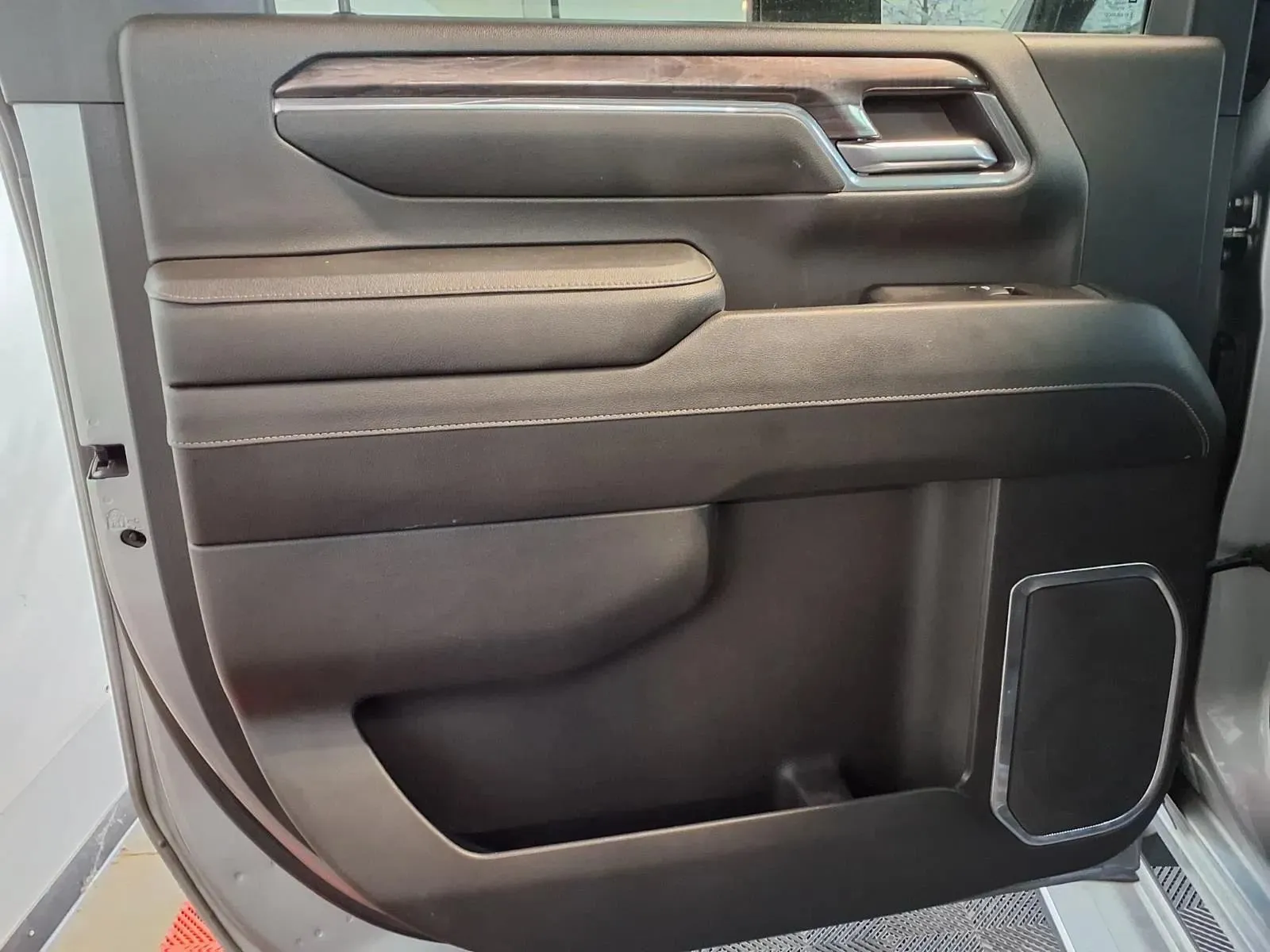 Chevrolet Silverado photo 14