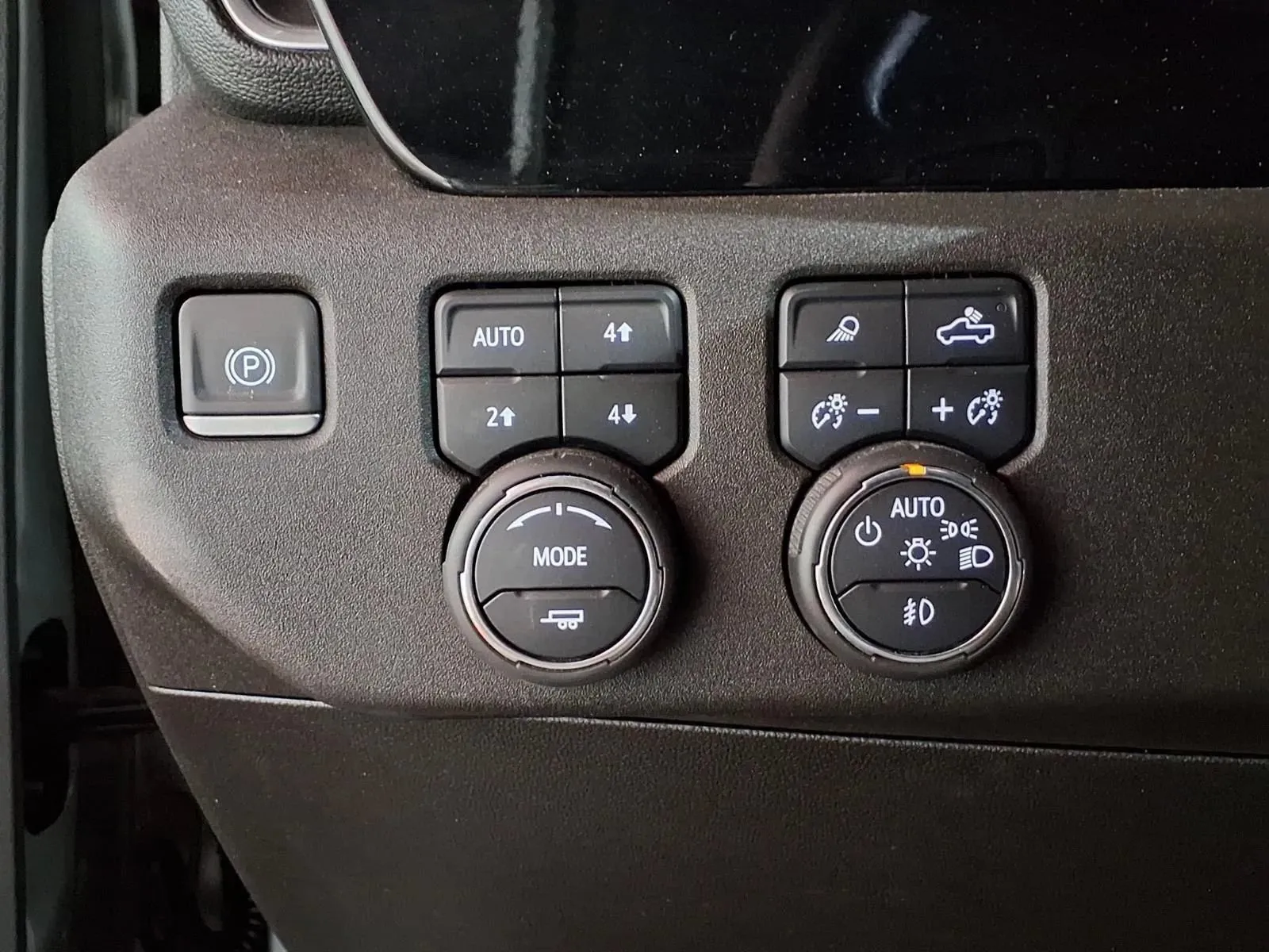 Chevrolet Silverado photo 18