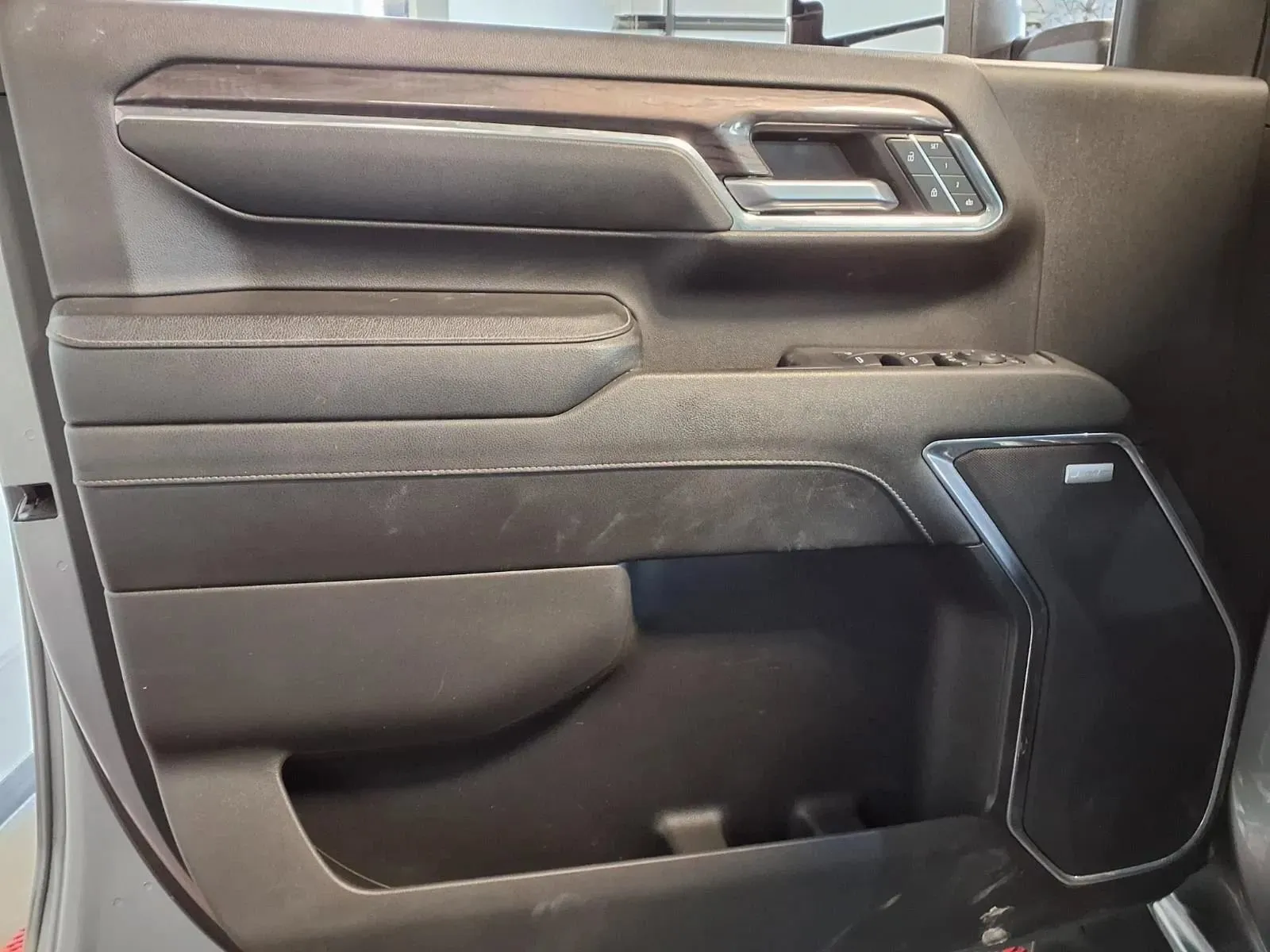 Chevrolet Silverado photo 16