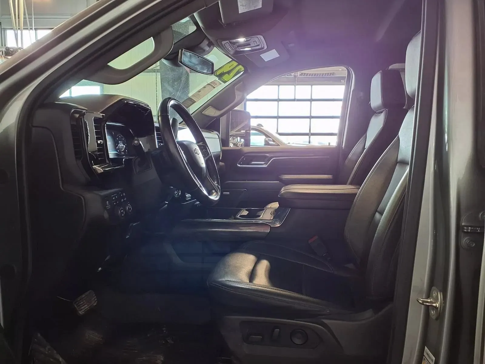 Chevrolet Silverado photo 17