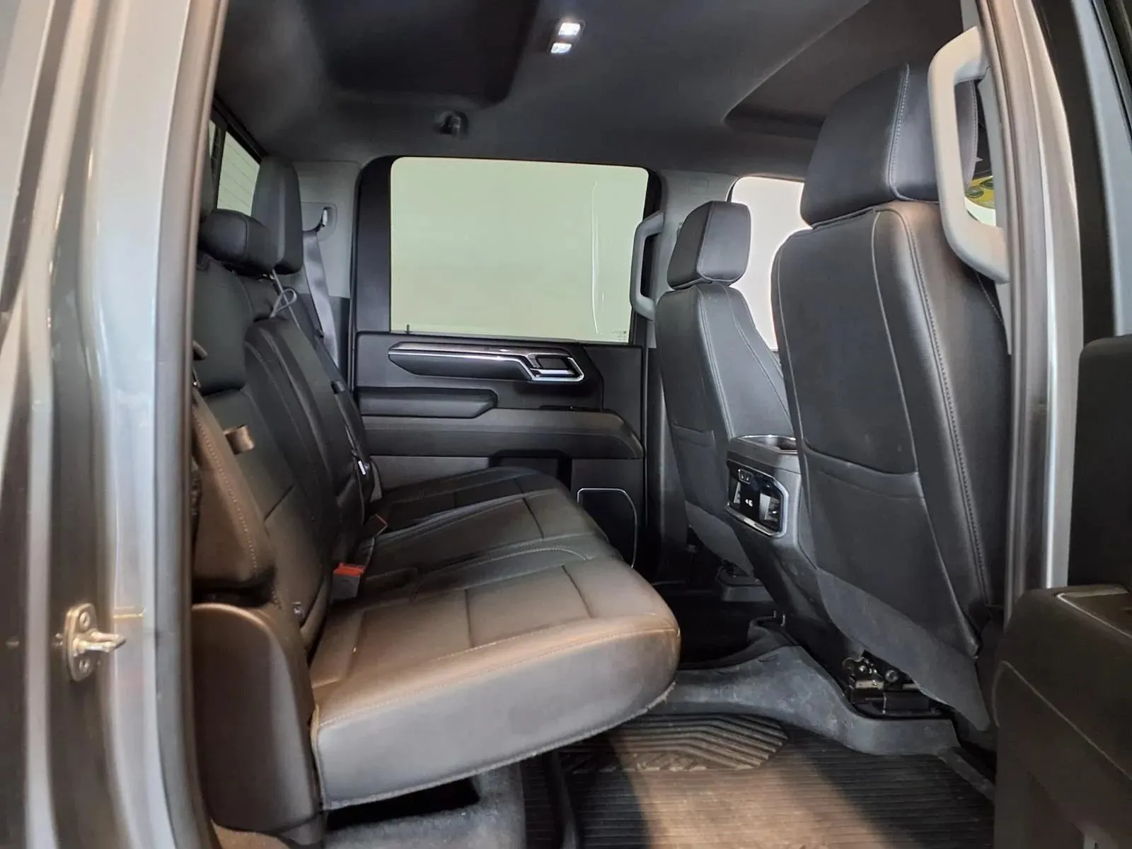 Chevrolet Silverado photo 9