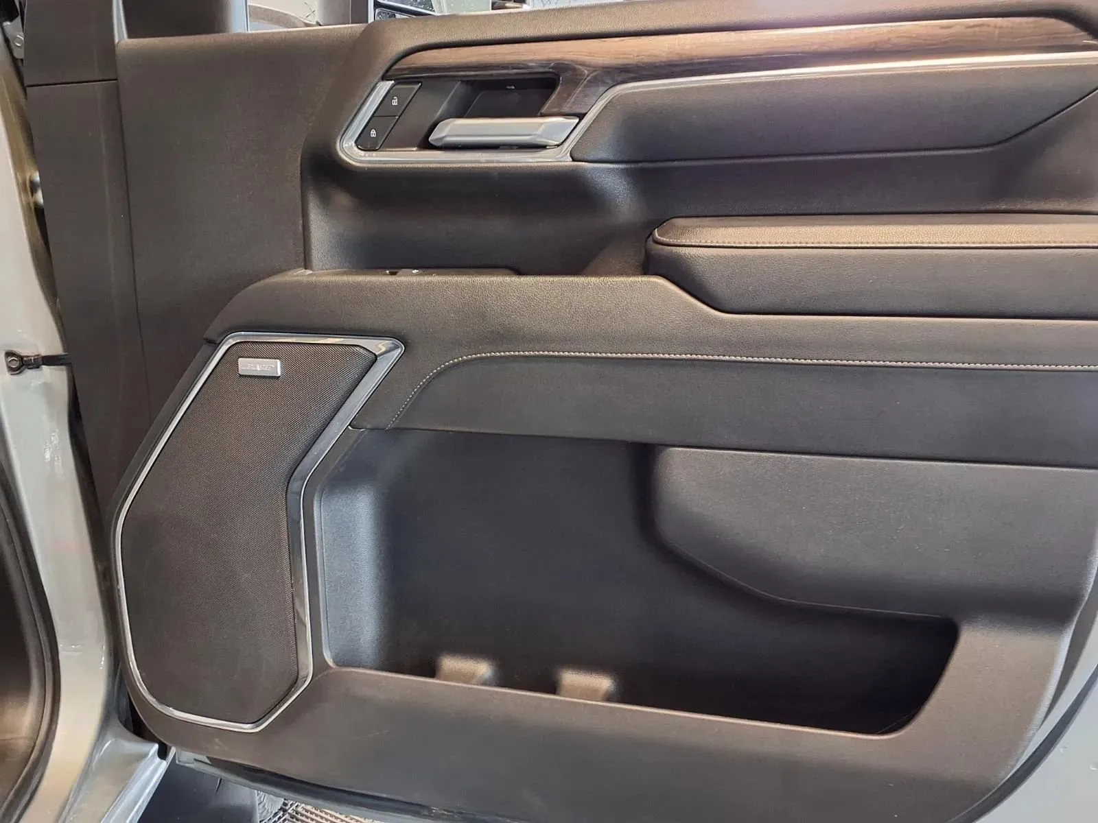 Chevrolet Silverado photo 12
