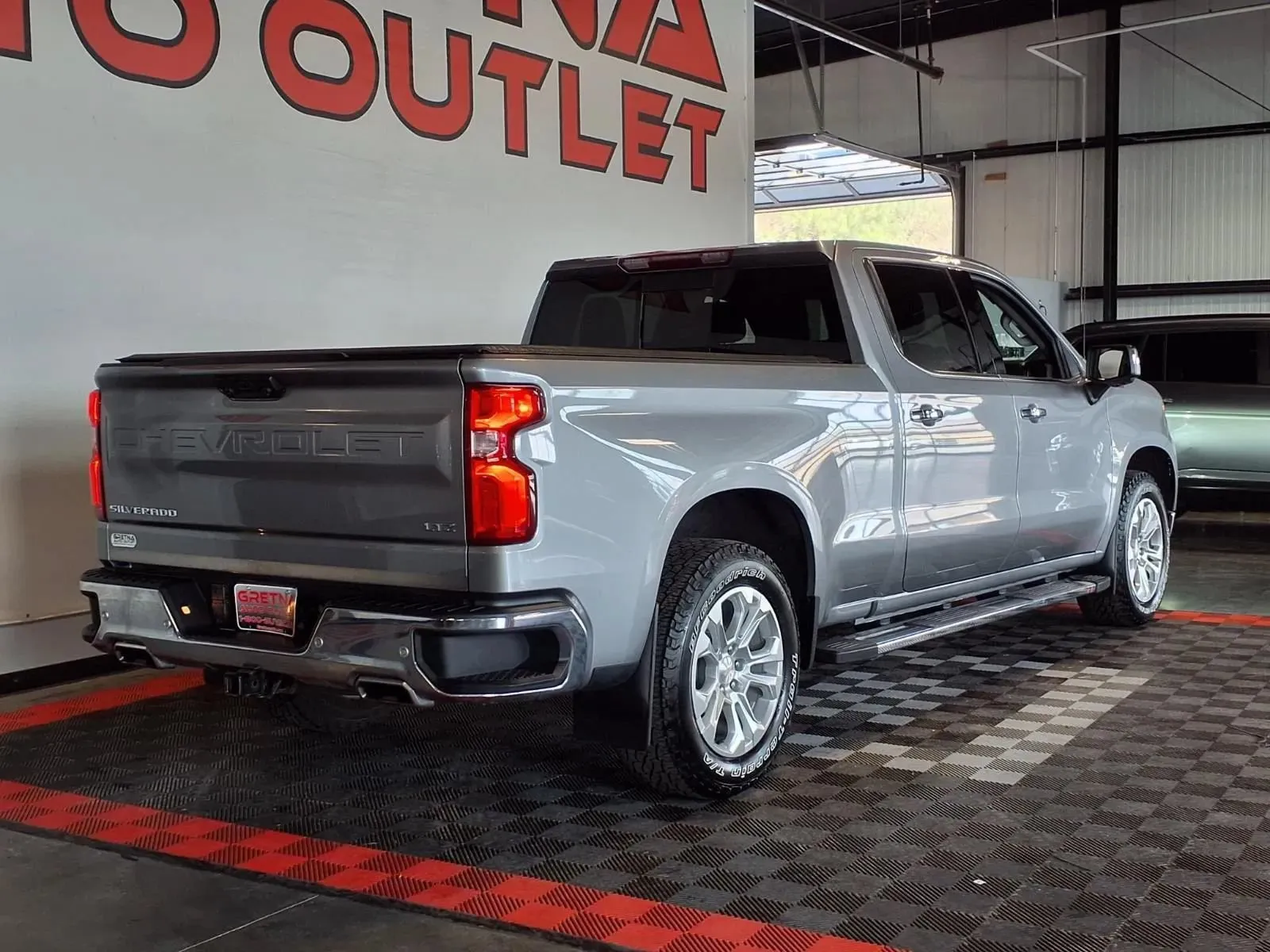Chevrolet Silverado photo 7