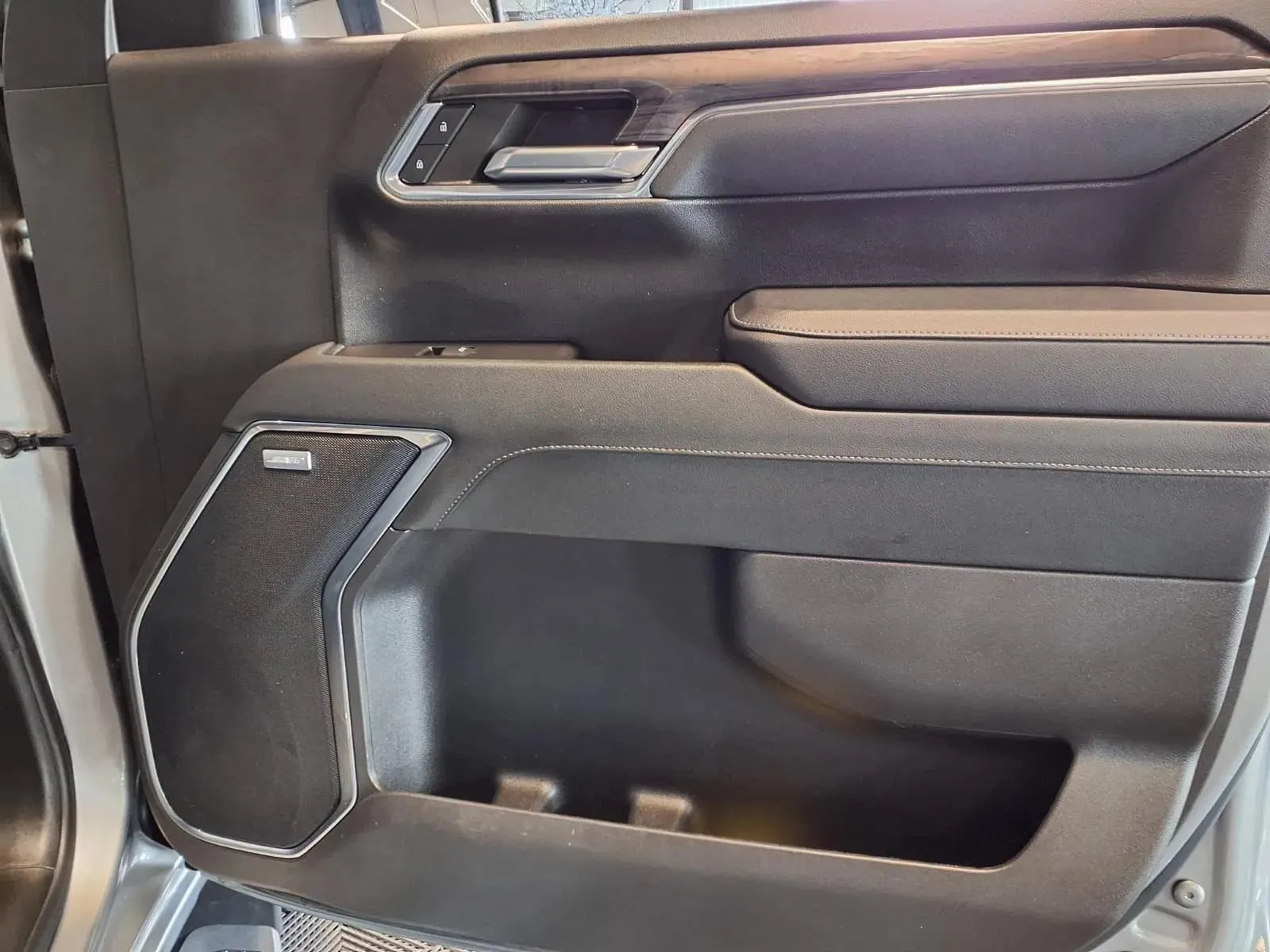 Chevrolet Silverado photo 13