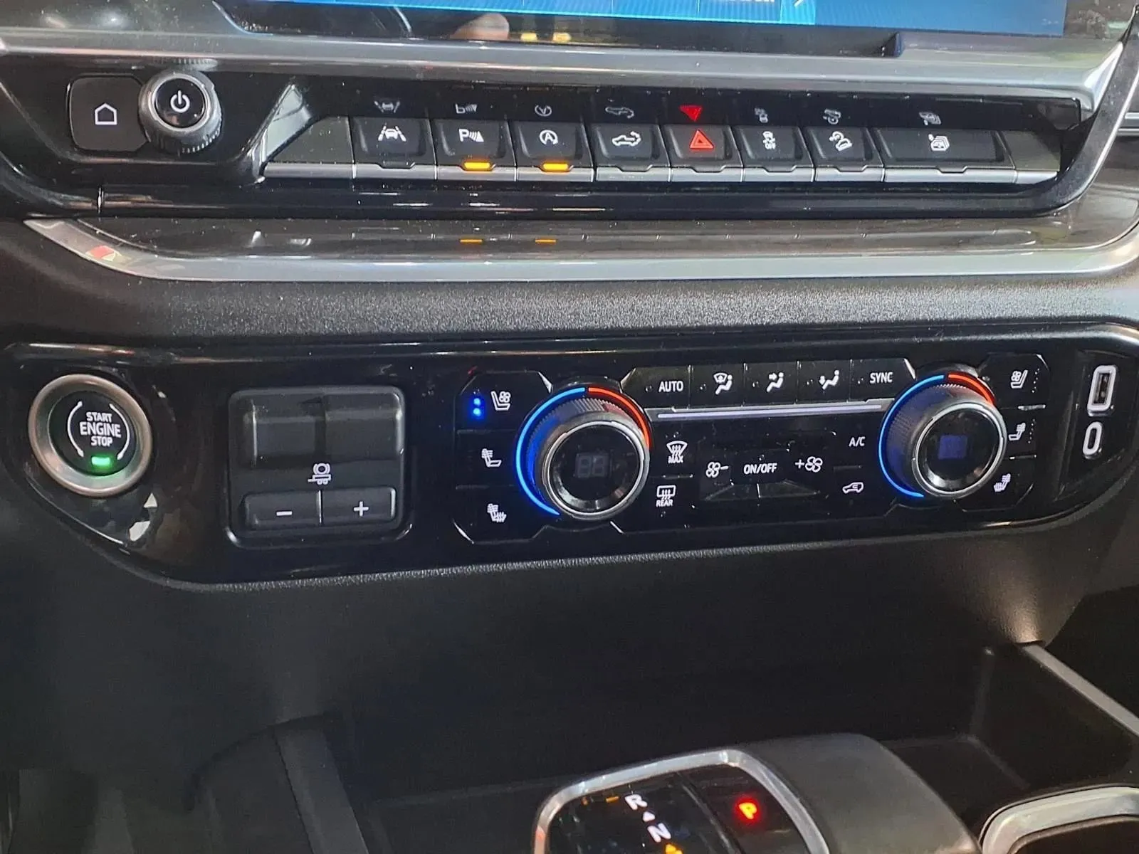 Chevrolet Silverado photo 22