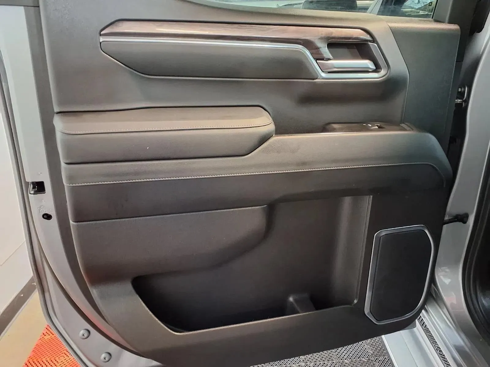 Chevrolet Silverado photo 15