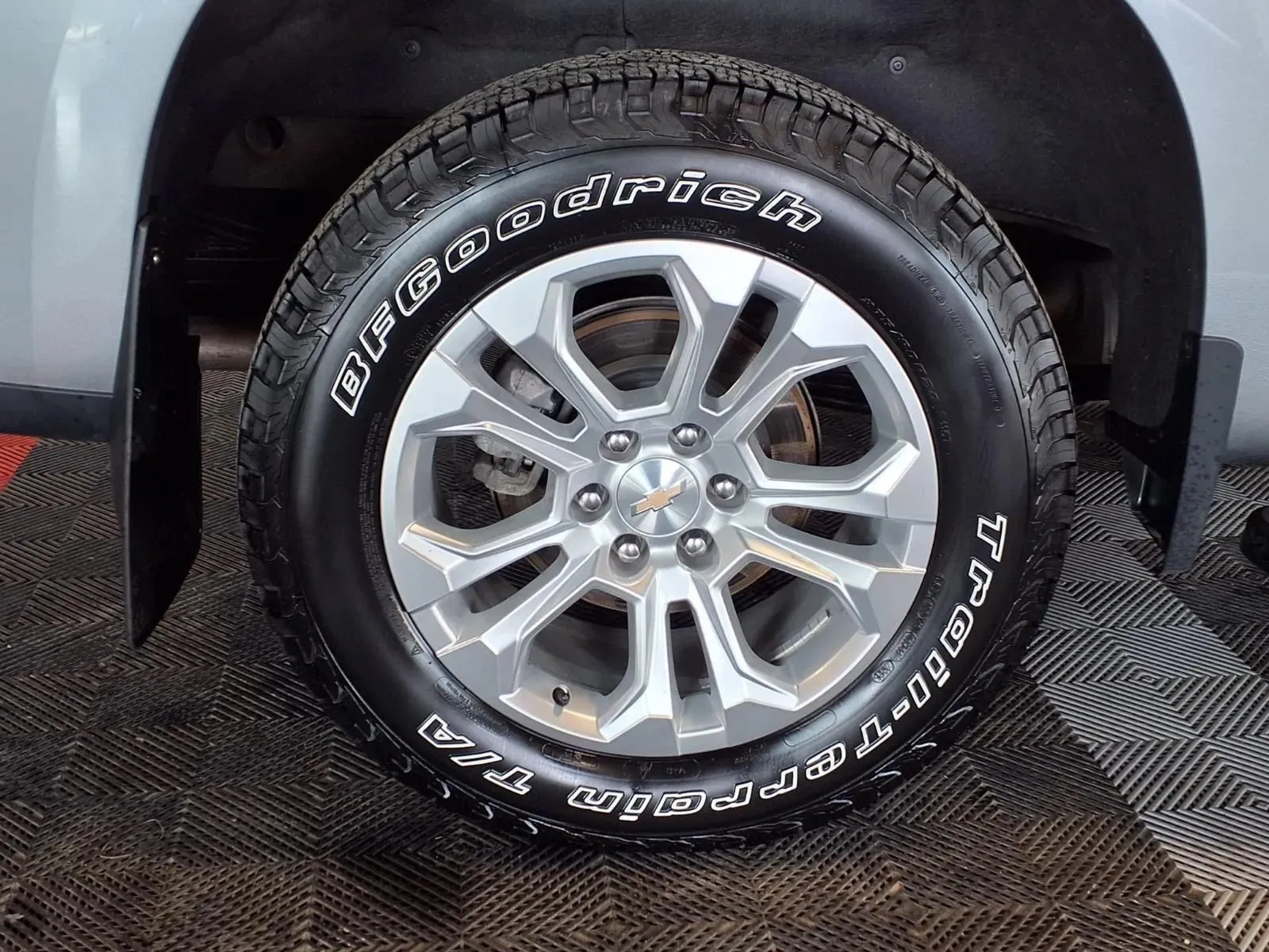 Chevrolet Silverado photo 8