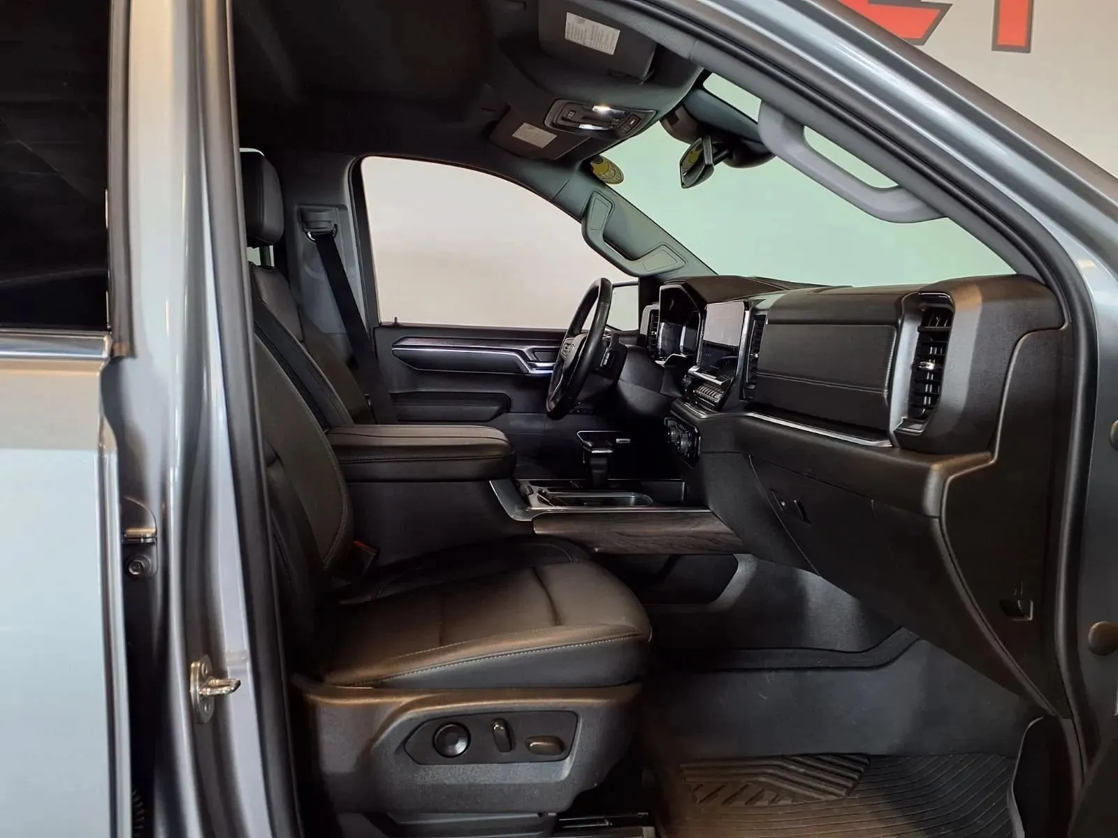 Chevrolet Silverado photo 12
