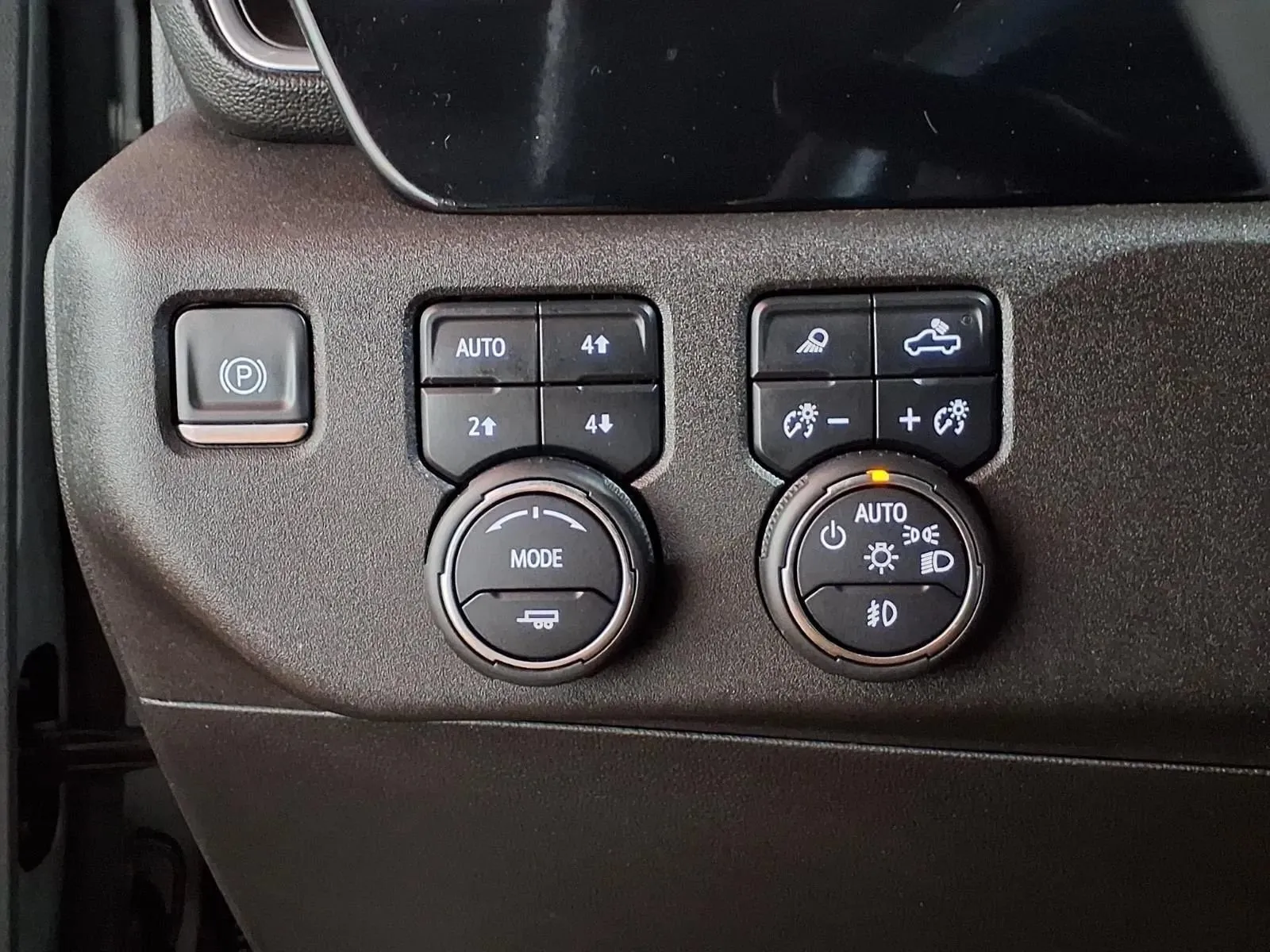 Chevrolet Silverado photo 19