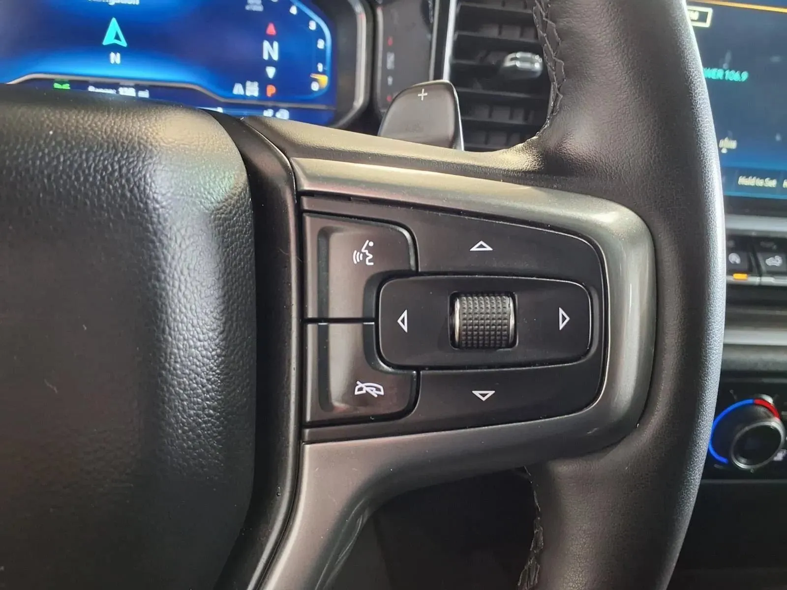 Chevrolet Silverado photo 25