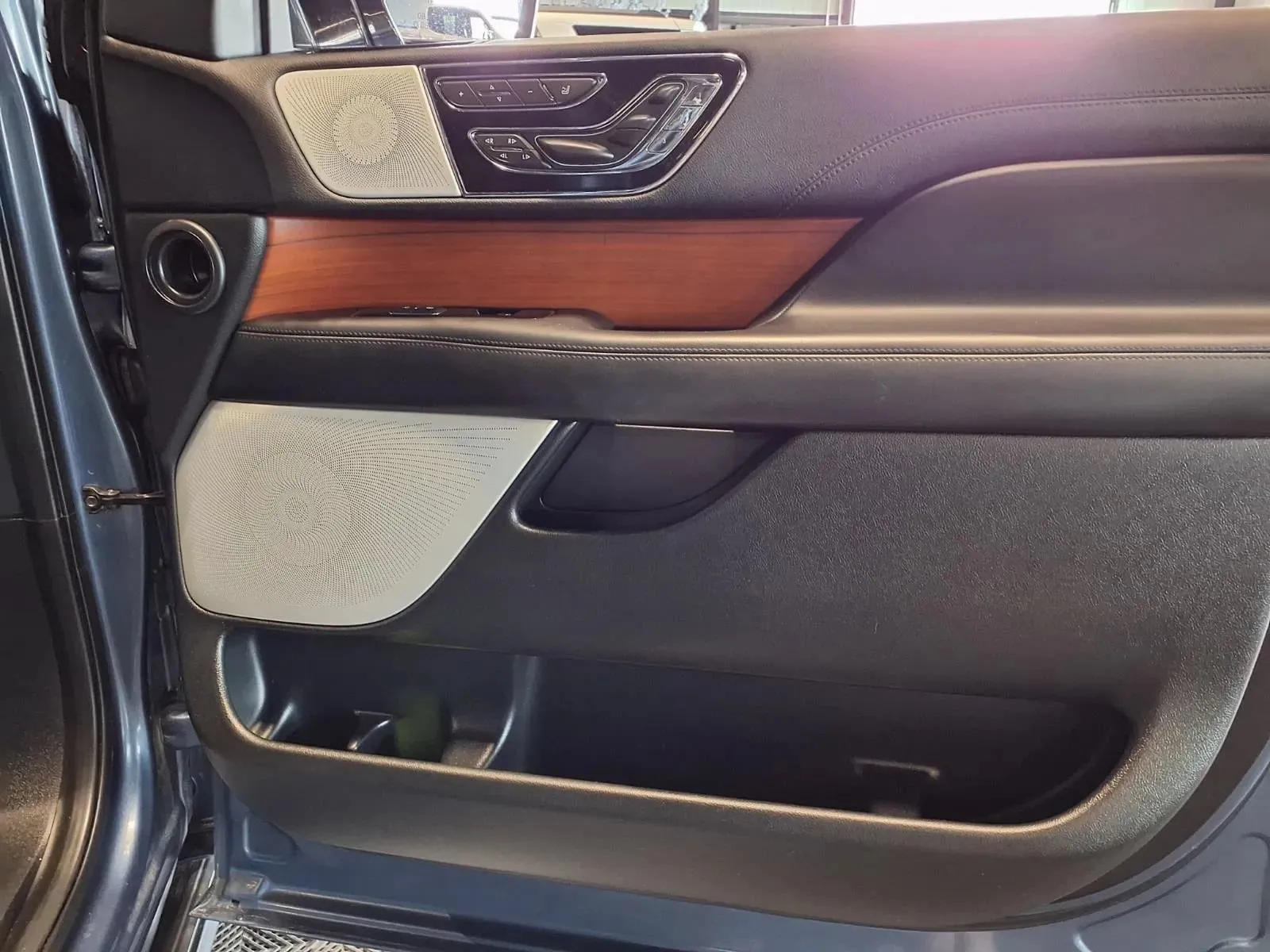 Lincoln Navigator photo 14