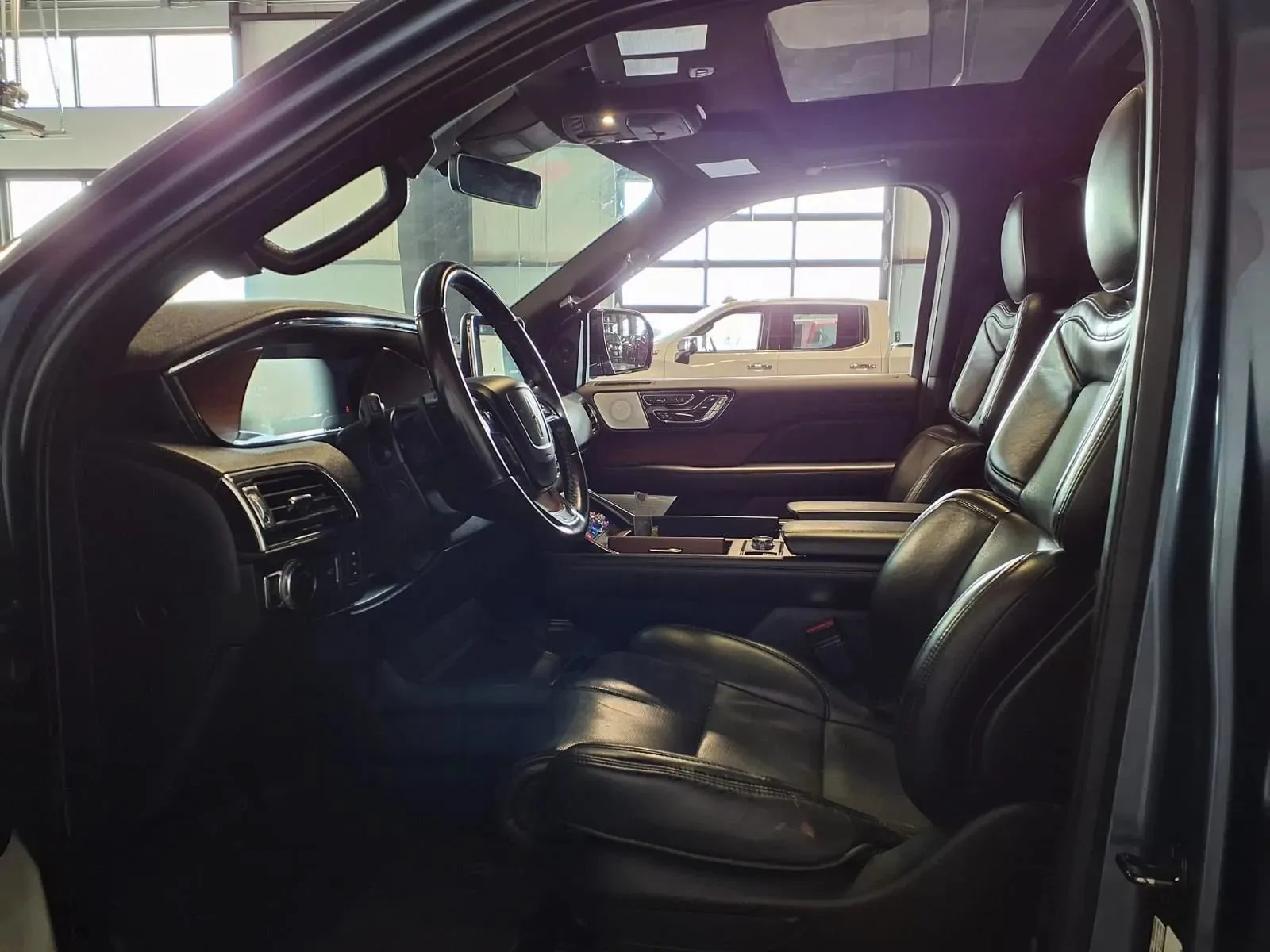 Lincoln Navigator photo 21