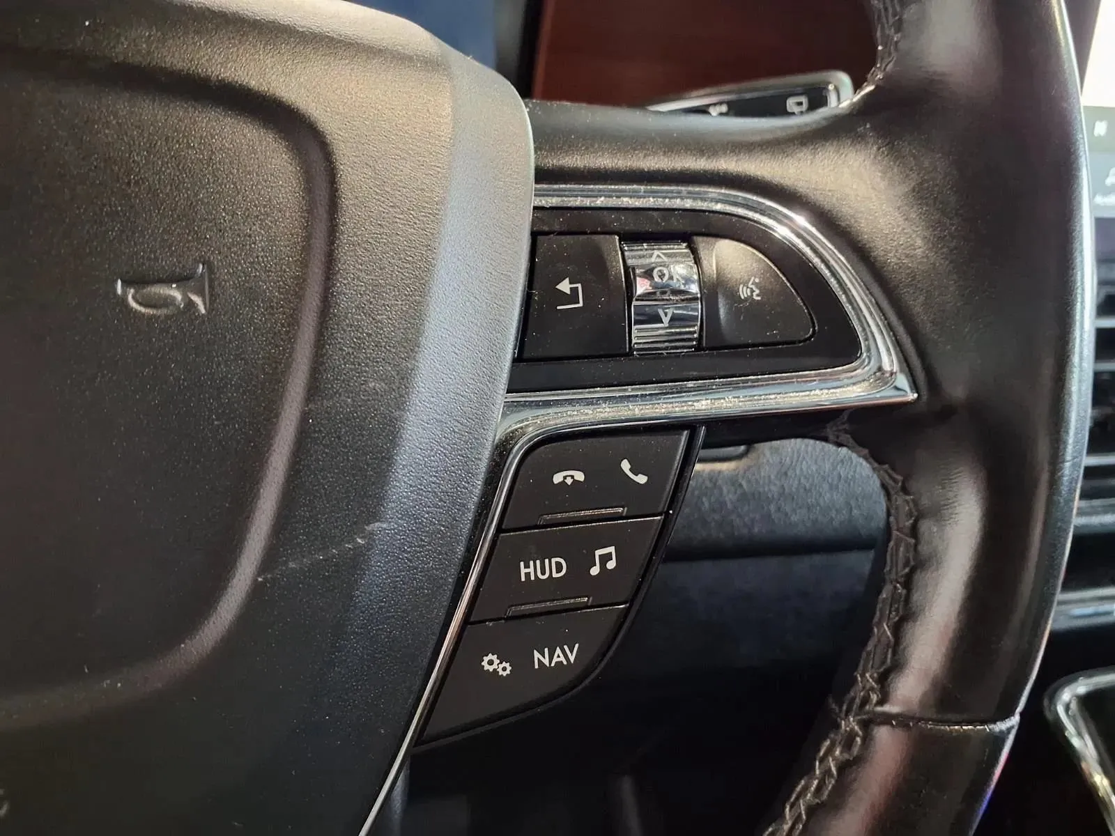 Lincoln Navigator photo 30