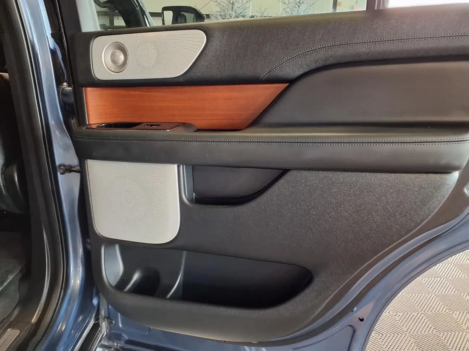 Lincoln Navigator photo 12