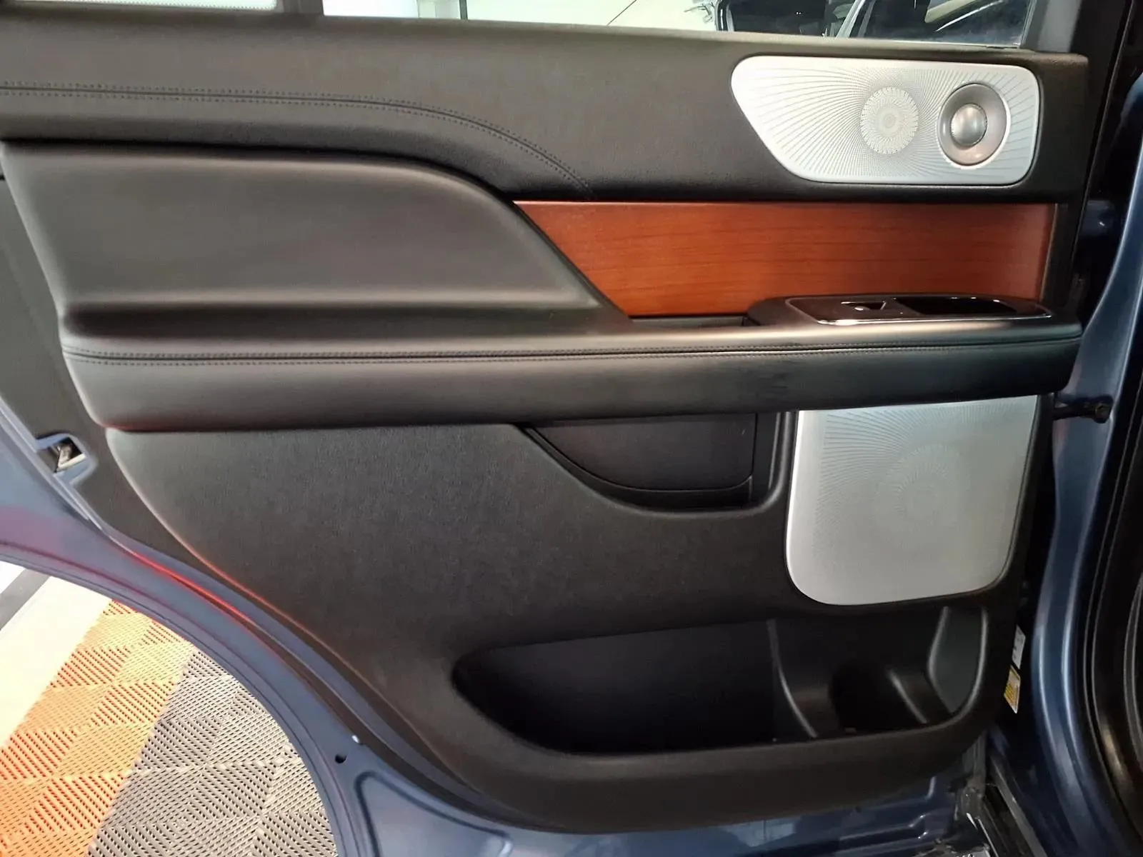 Lincoln Navigator photo 17