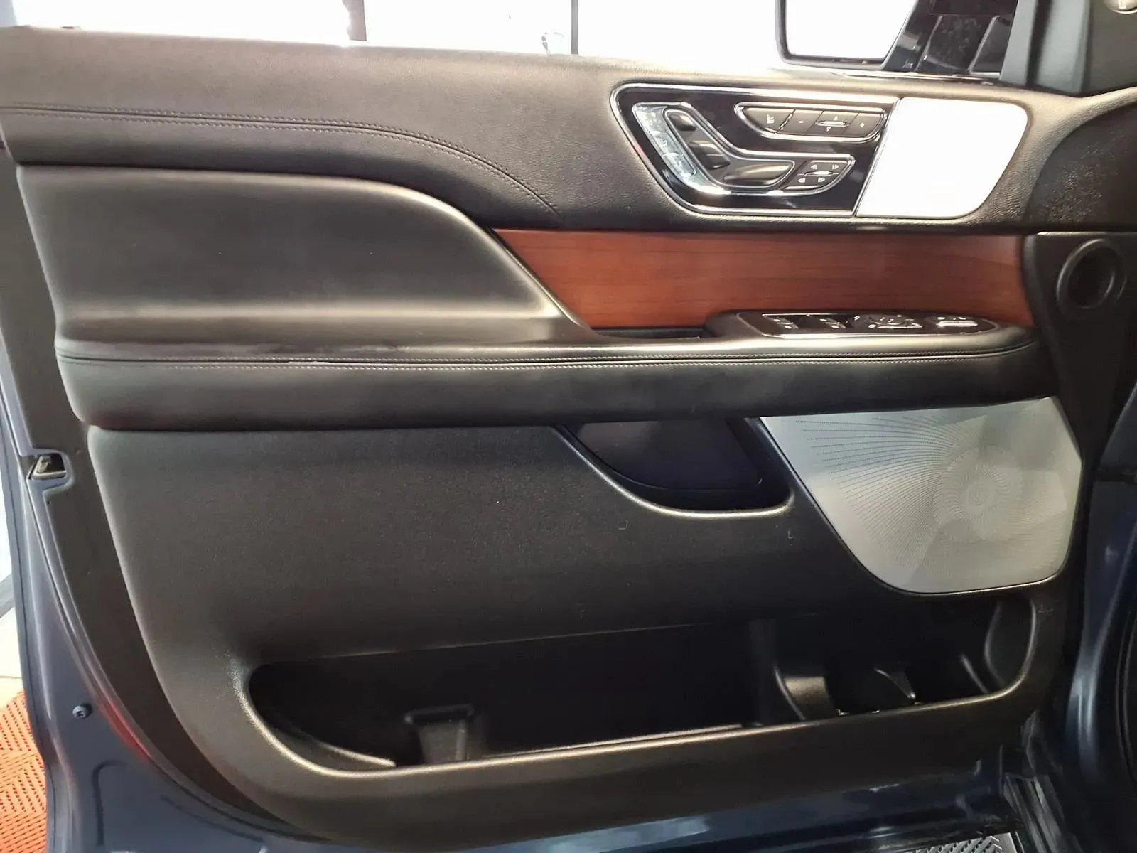 Lincoln Navigator photo 20