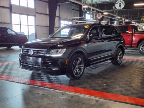 Another view of 2019 Volkswagen Tiguan SEL R-Line 4Motion for sale in Gretna, NE at Gretna Auto Outlet