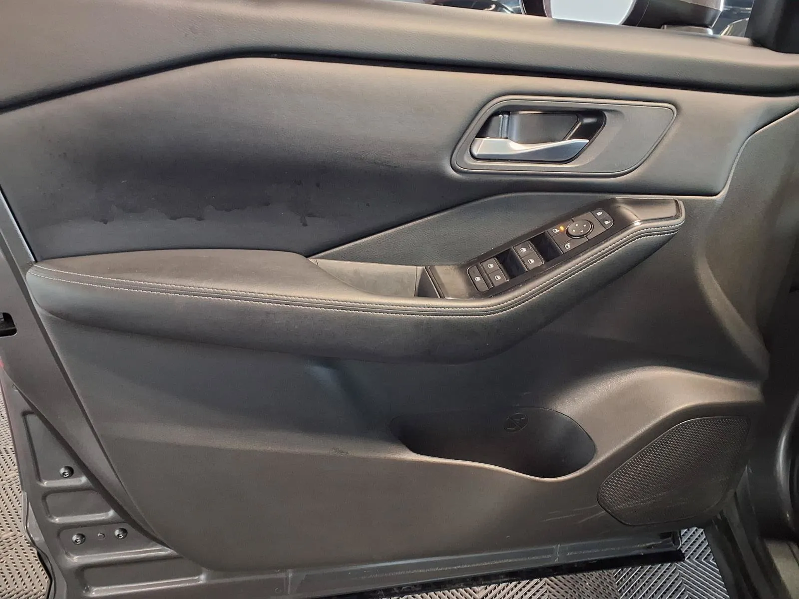 Nissan Rogue photo 18