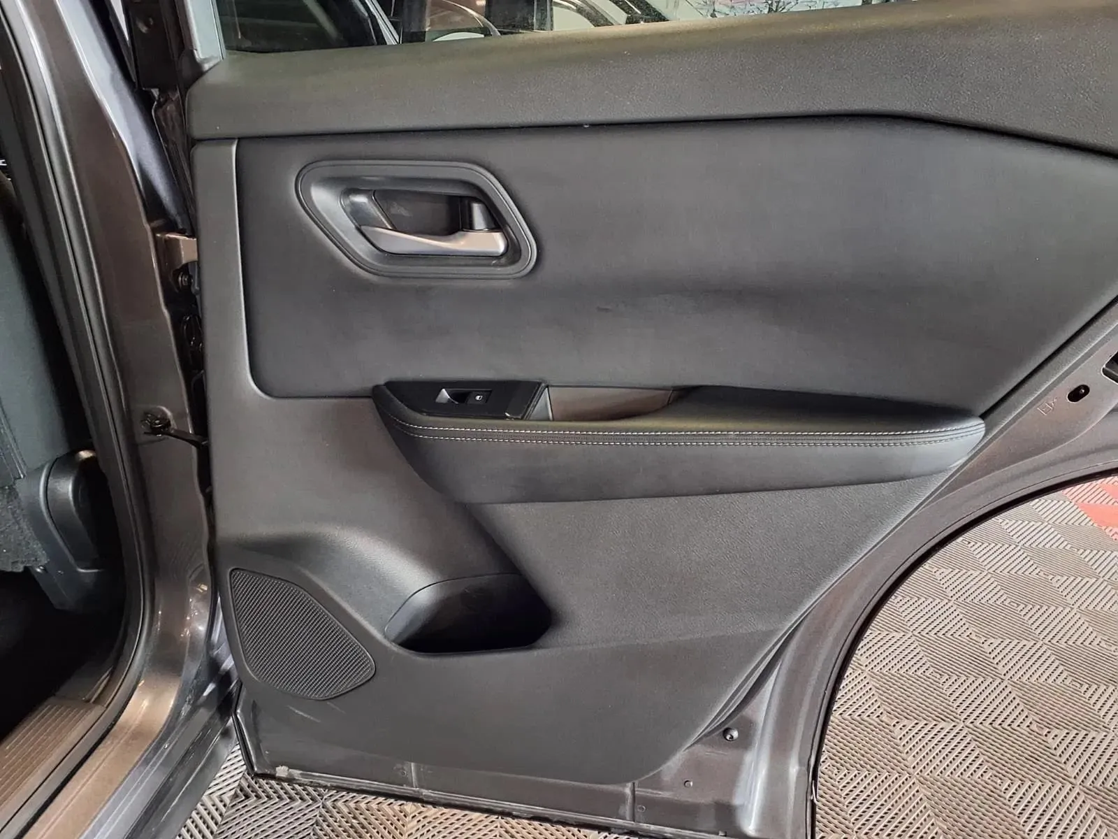 Nissan Rogue photo 12