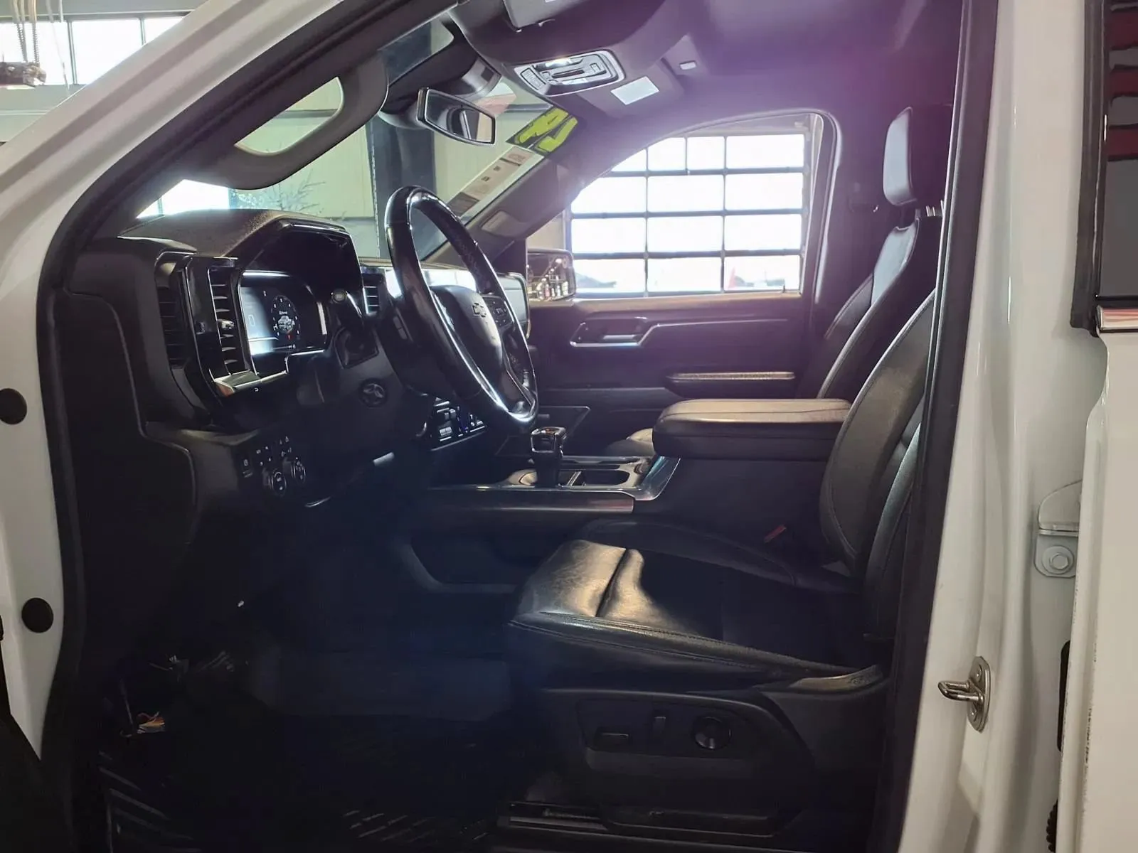 Chevrolet Silverado photo 16