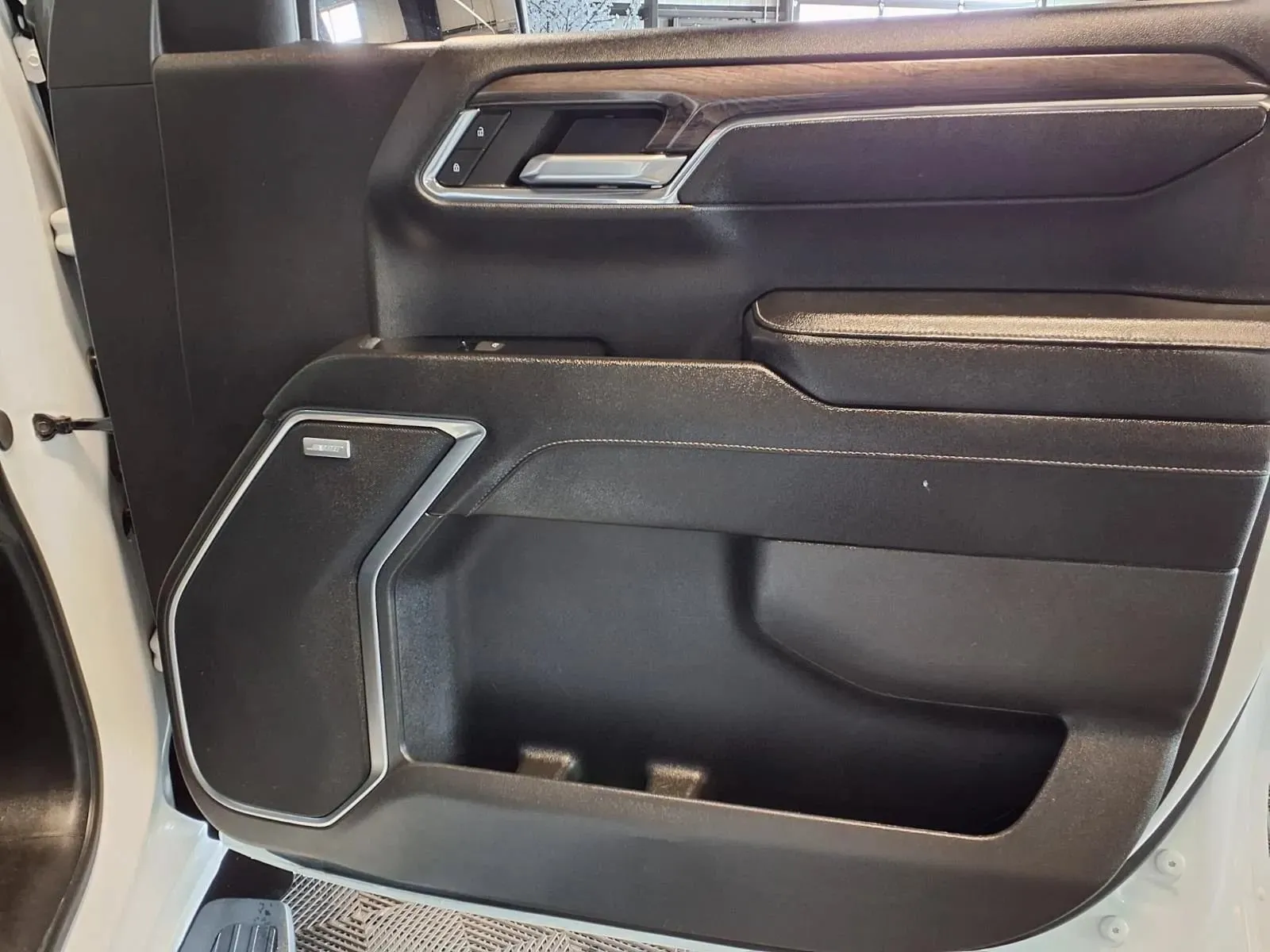 Chevrolet Silverado photo 11