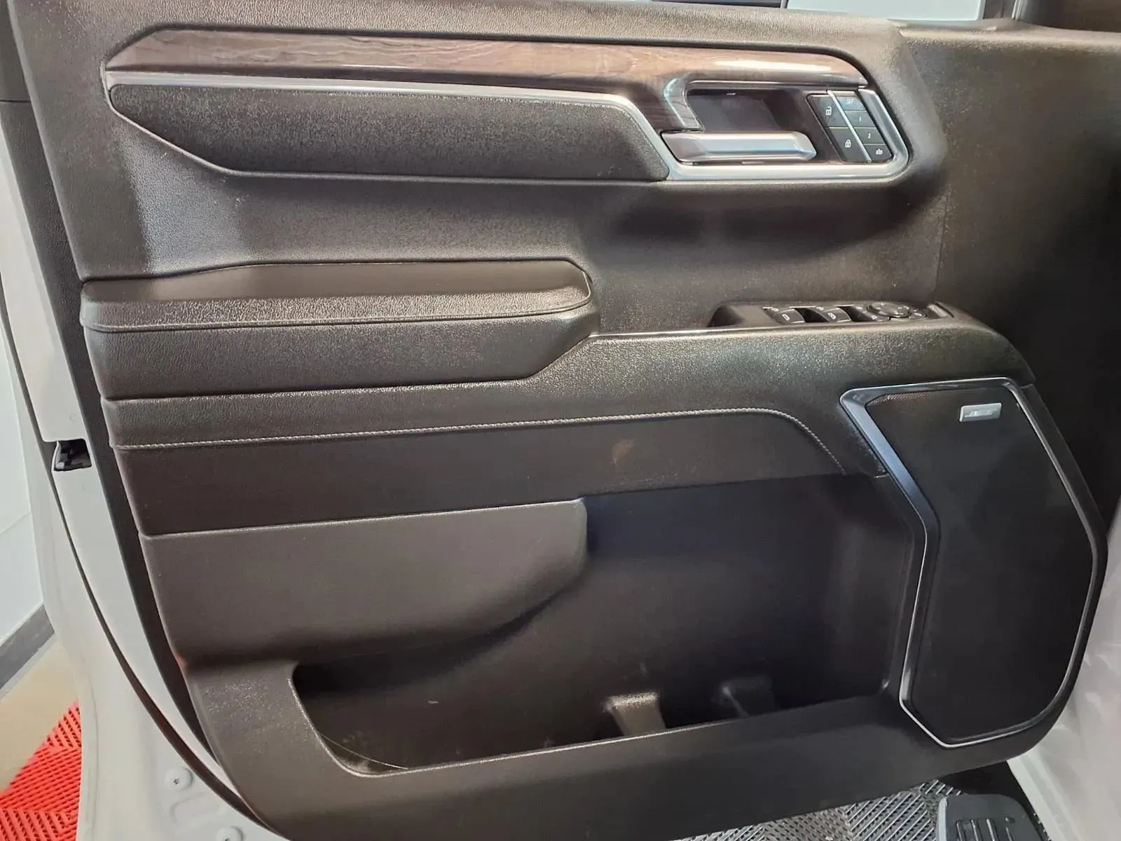 Chevrolet Silverado photo 15