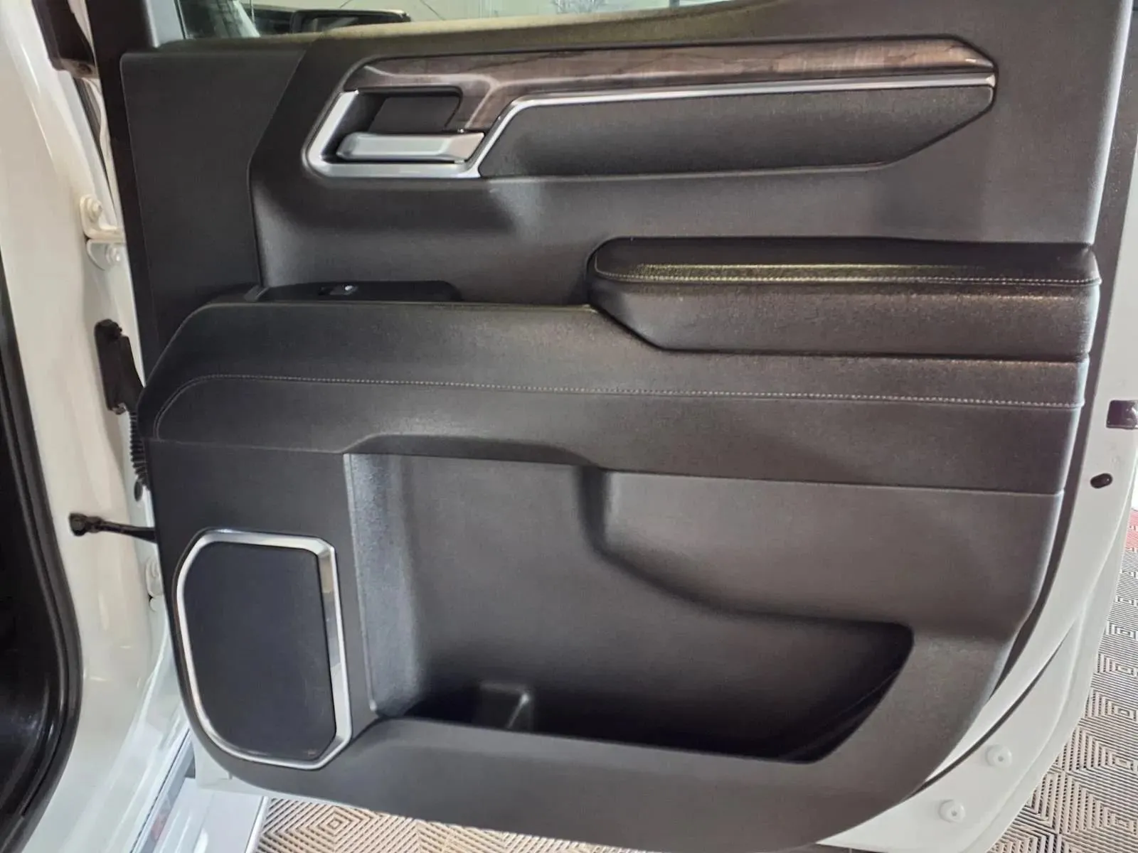 Chevrolet Silverado photo 9