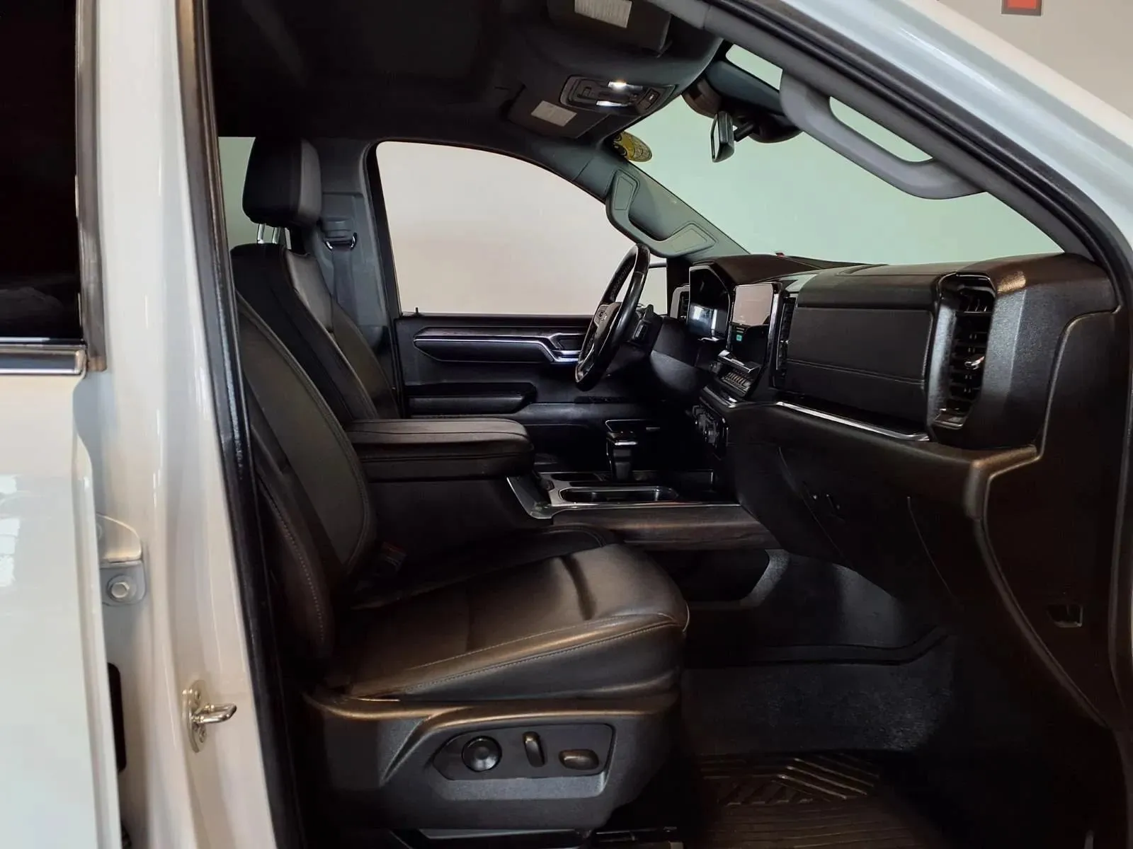Chevrolet Silverado photo 10