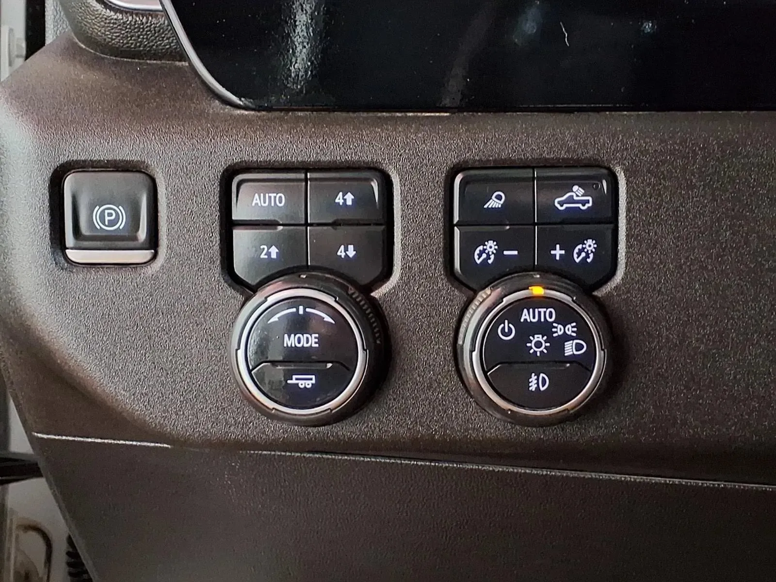 Chevrolet Silverado photo 17