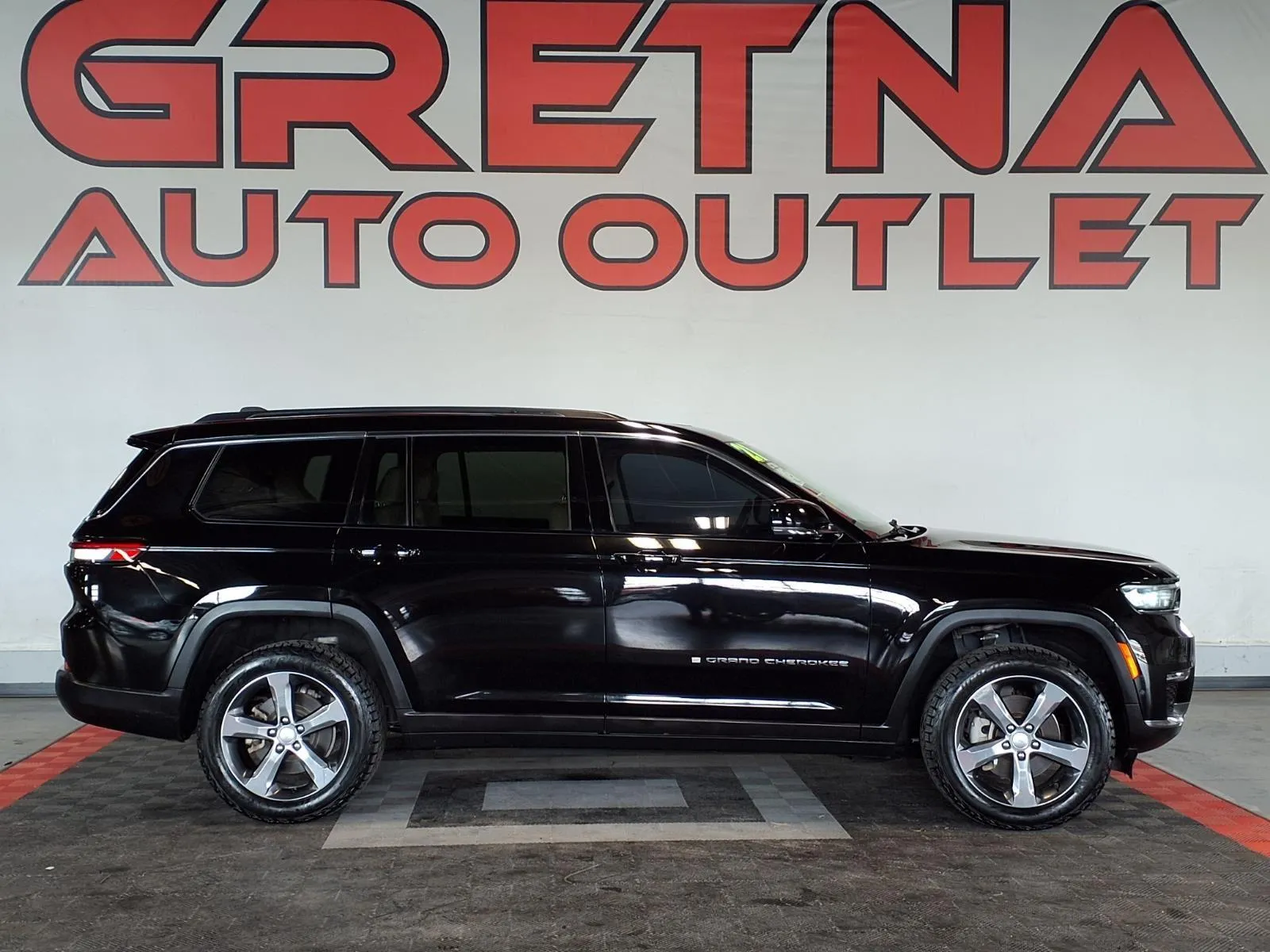 Black 2021 Jeep Grand Cherokee L Limited for sale in Gretna, NE
