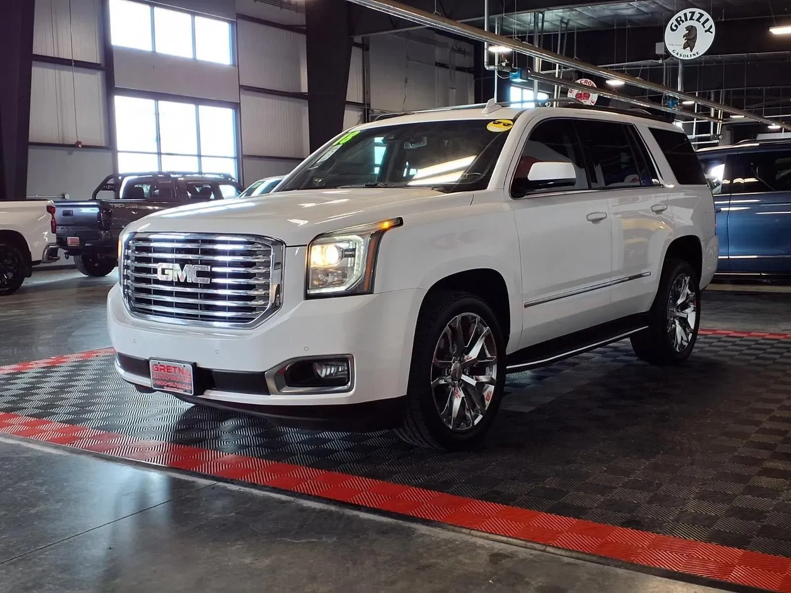 GMC Yukon photo 3