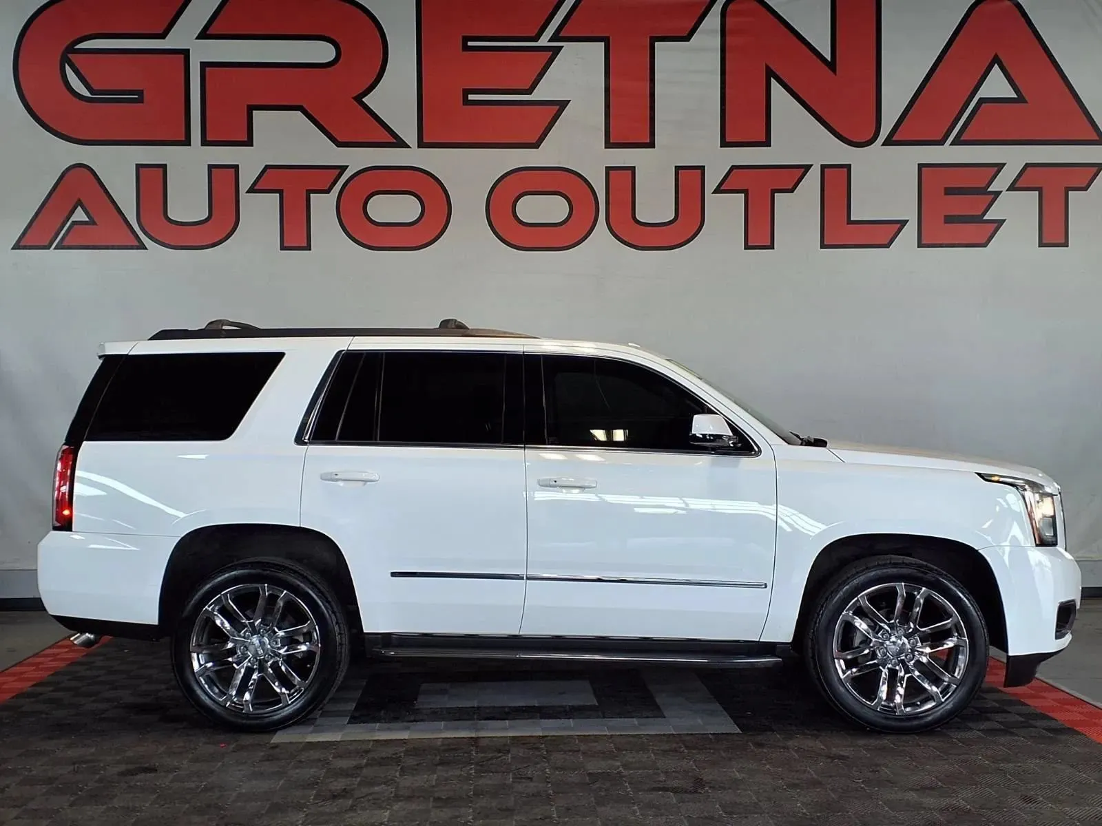 White 2018 GMC Yukon SLT for sale in Gretna, NE