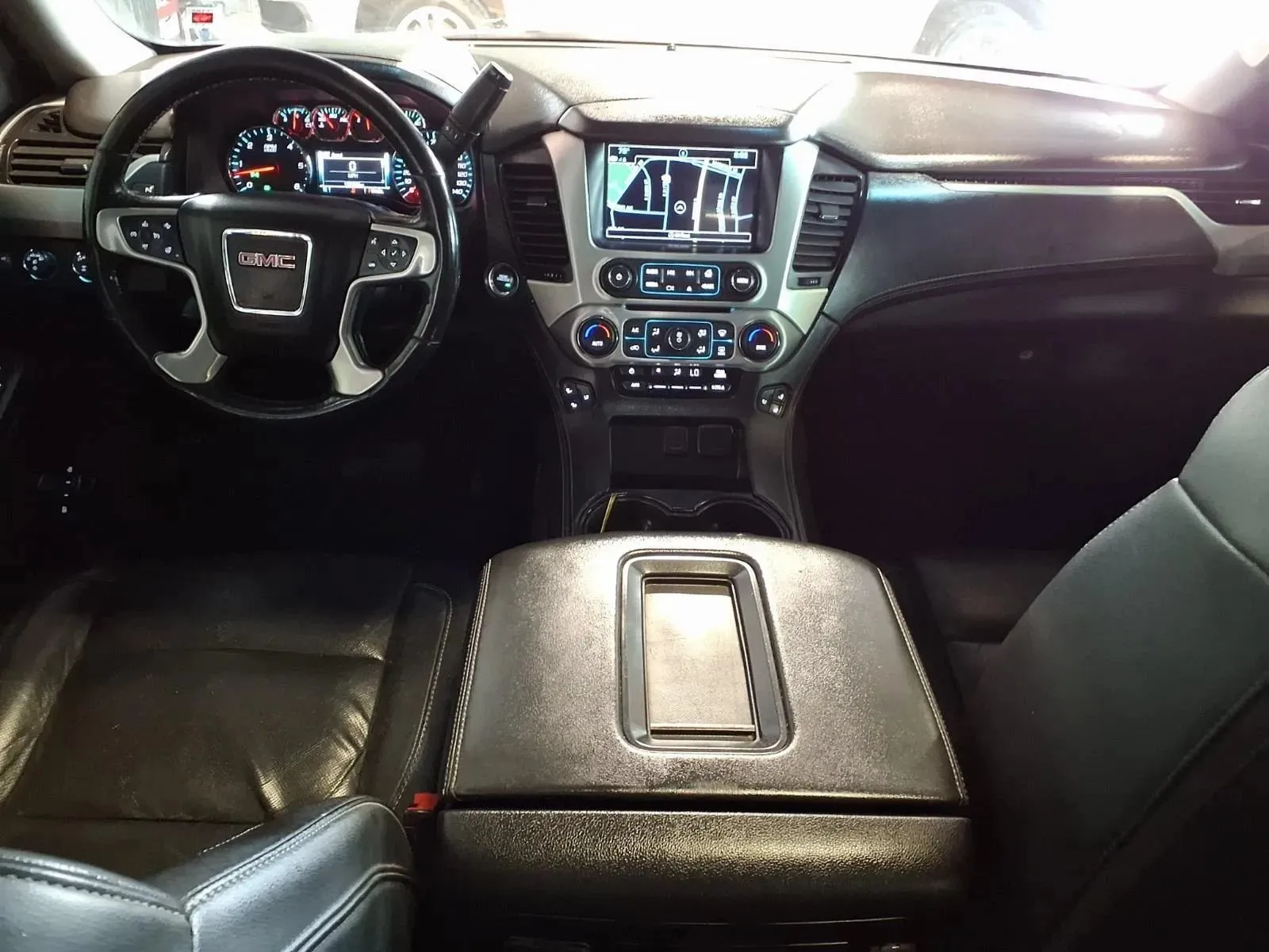 GMC Yukon photo 19