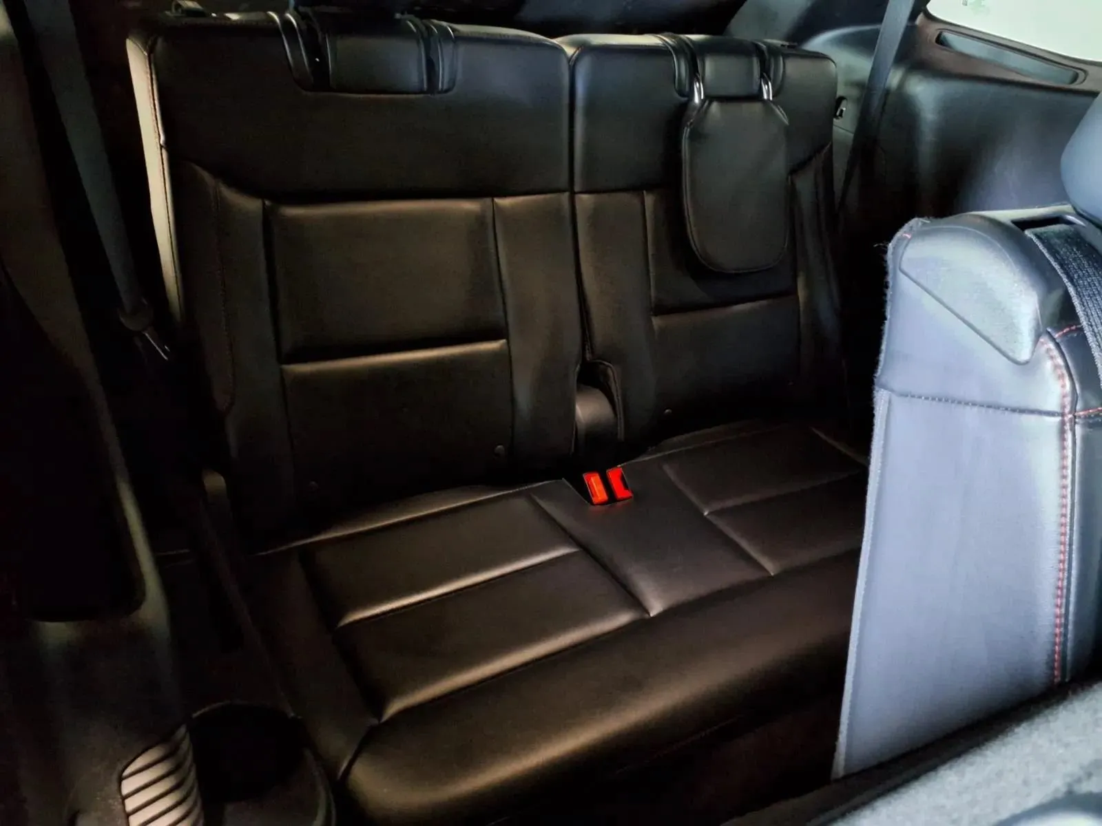 Ford Explorer photo 10