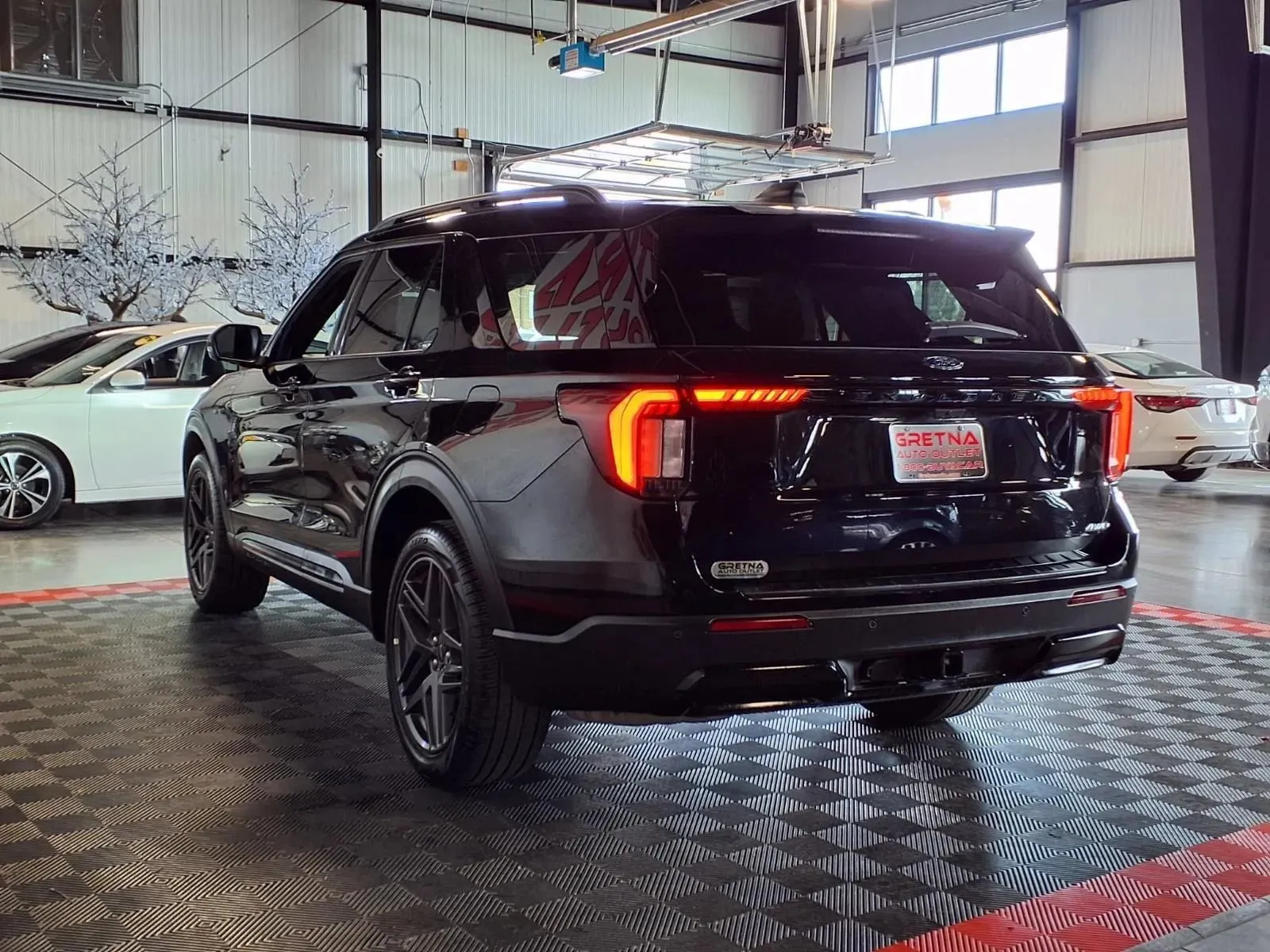 Ford Explorer photo 4