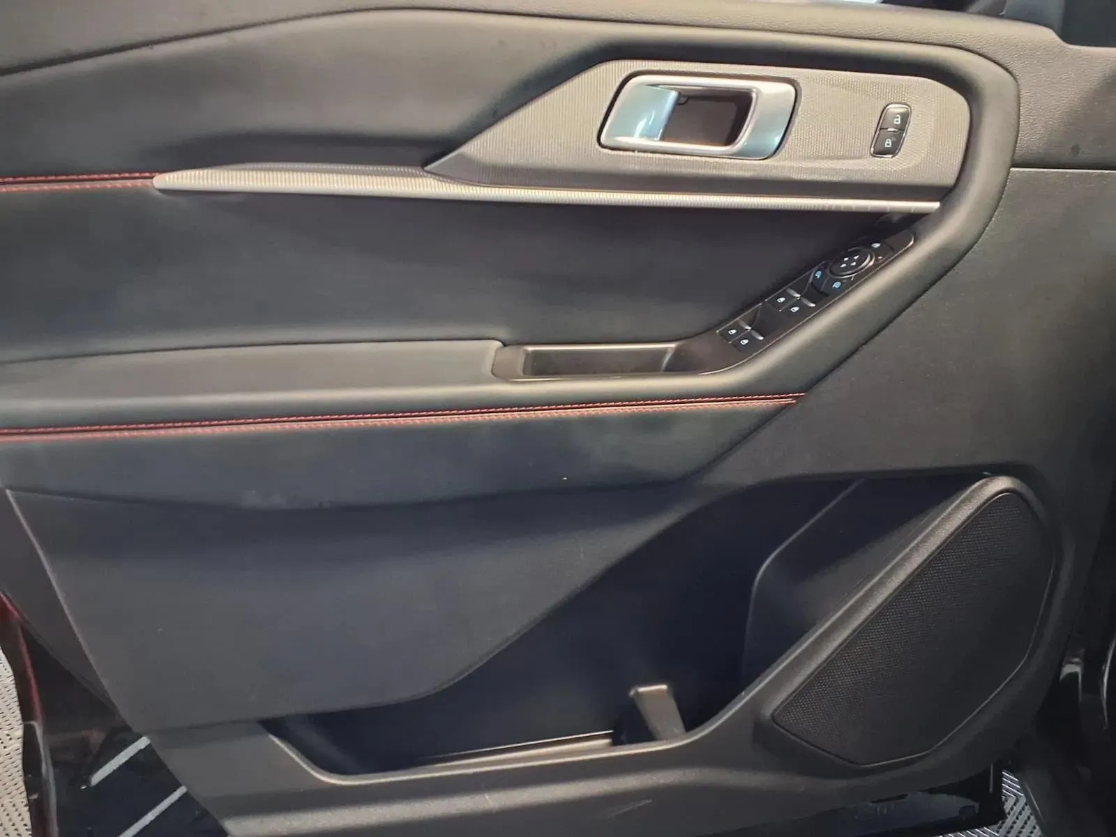 Ford Explorer photo 19
