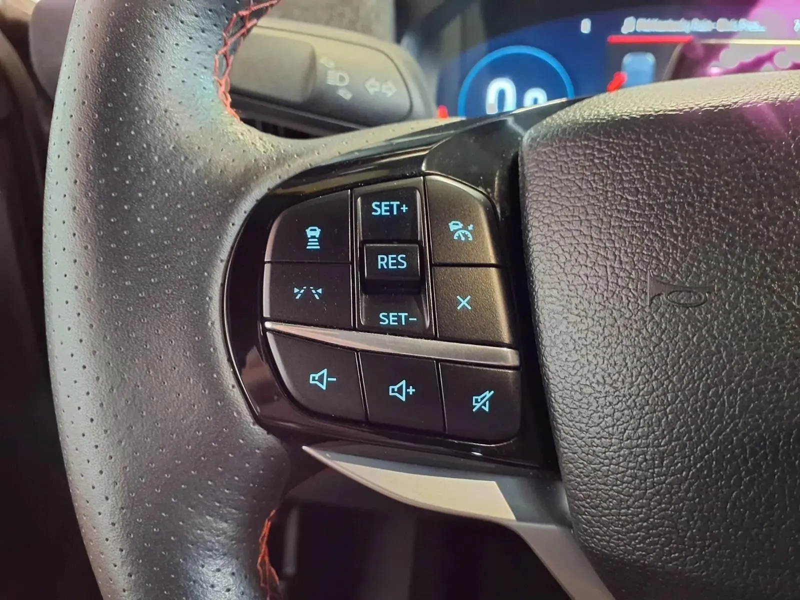 Ford Explorer photo 29