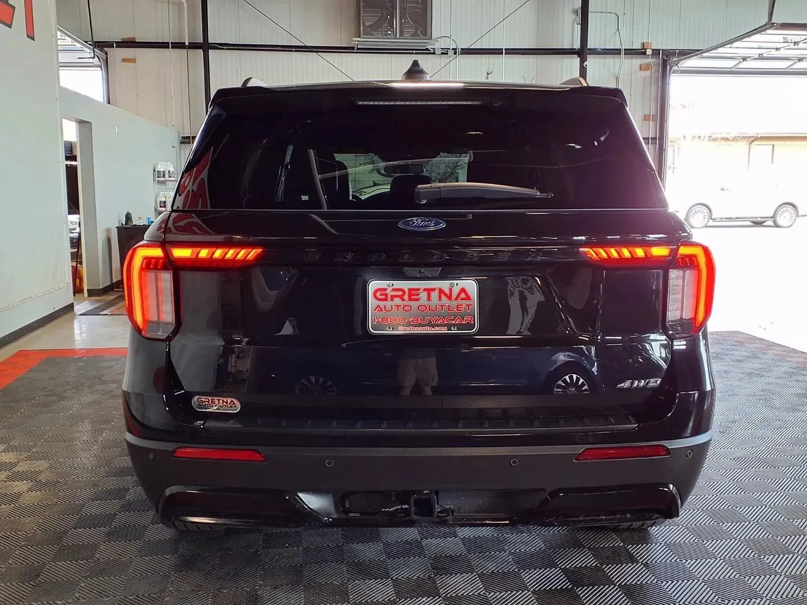 Ford Explorer photo 5